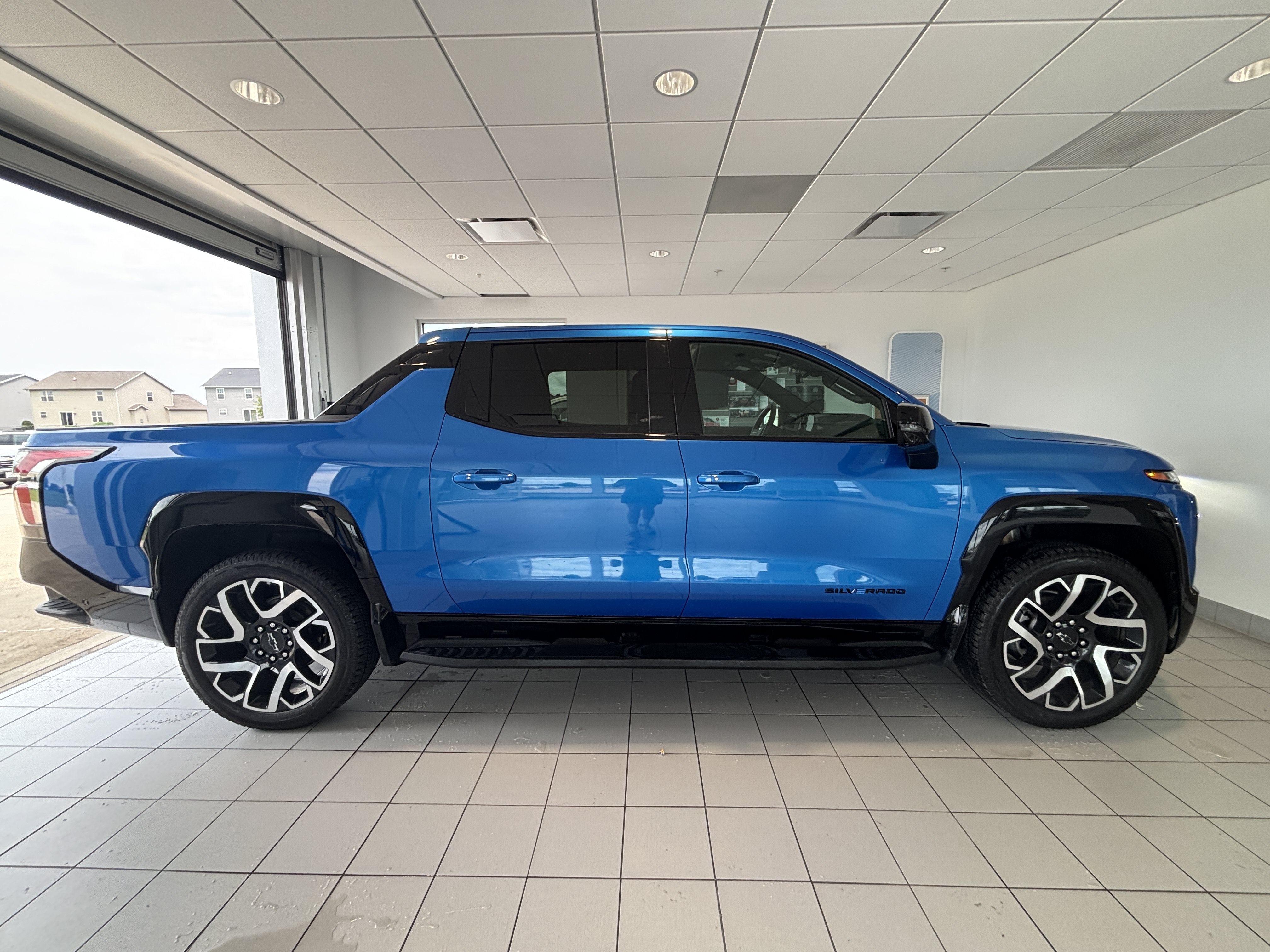 2025 Chevrolet Silverado EV RST - Max Range