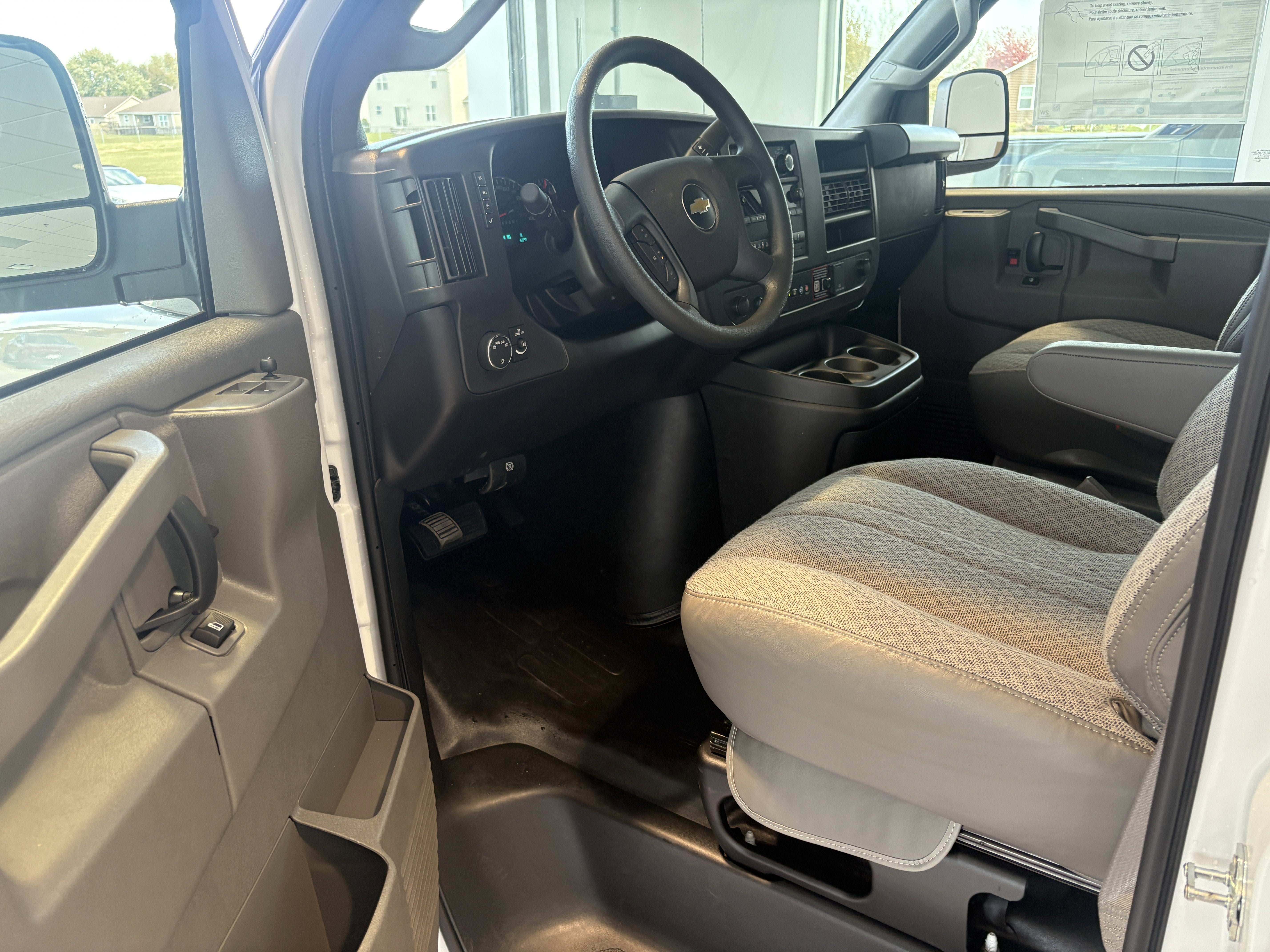 2025 Chevrolet Express Cargo 3500 WT