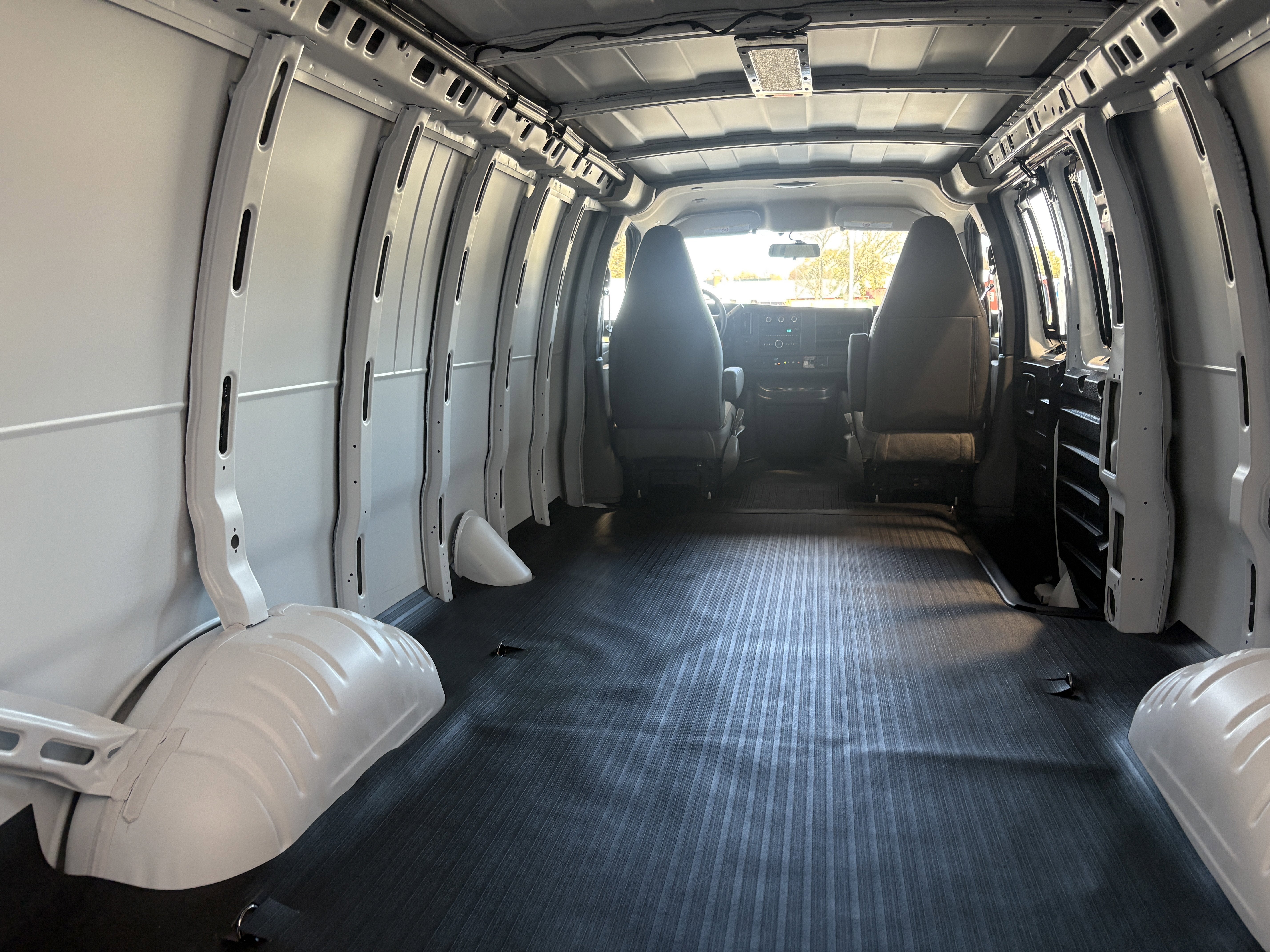 2025 Chevrolet Express Cargo 3500 WT