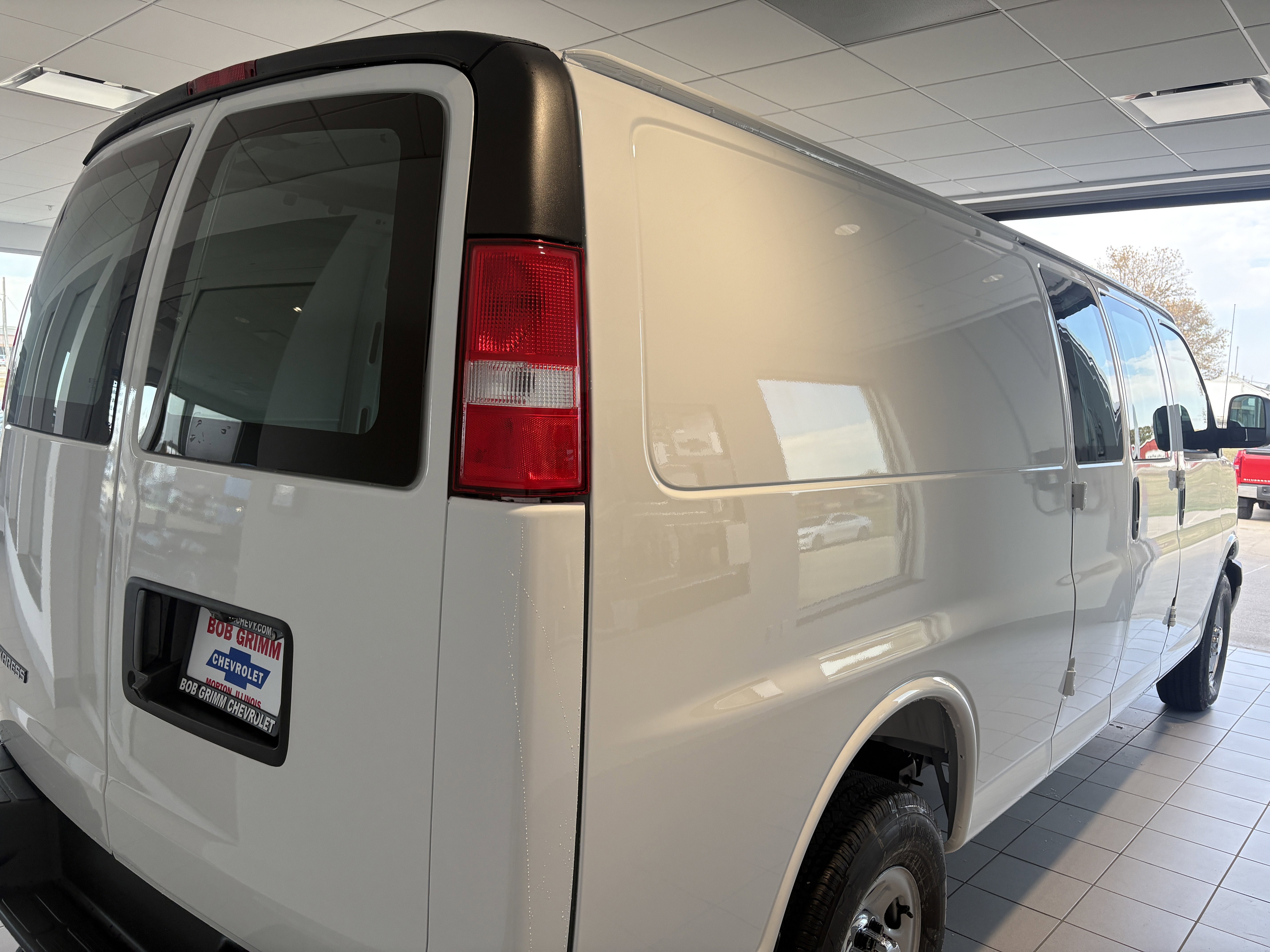 2025 Chevrolet Express Cargo 3500 WT