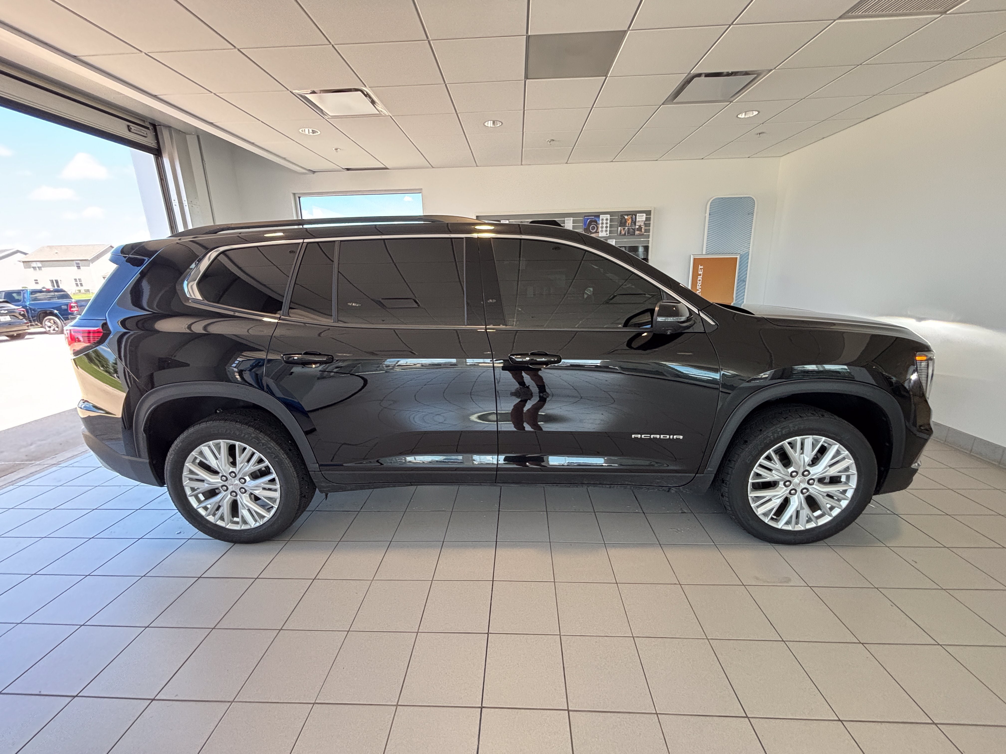 2024 GMC Acadia Elevation