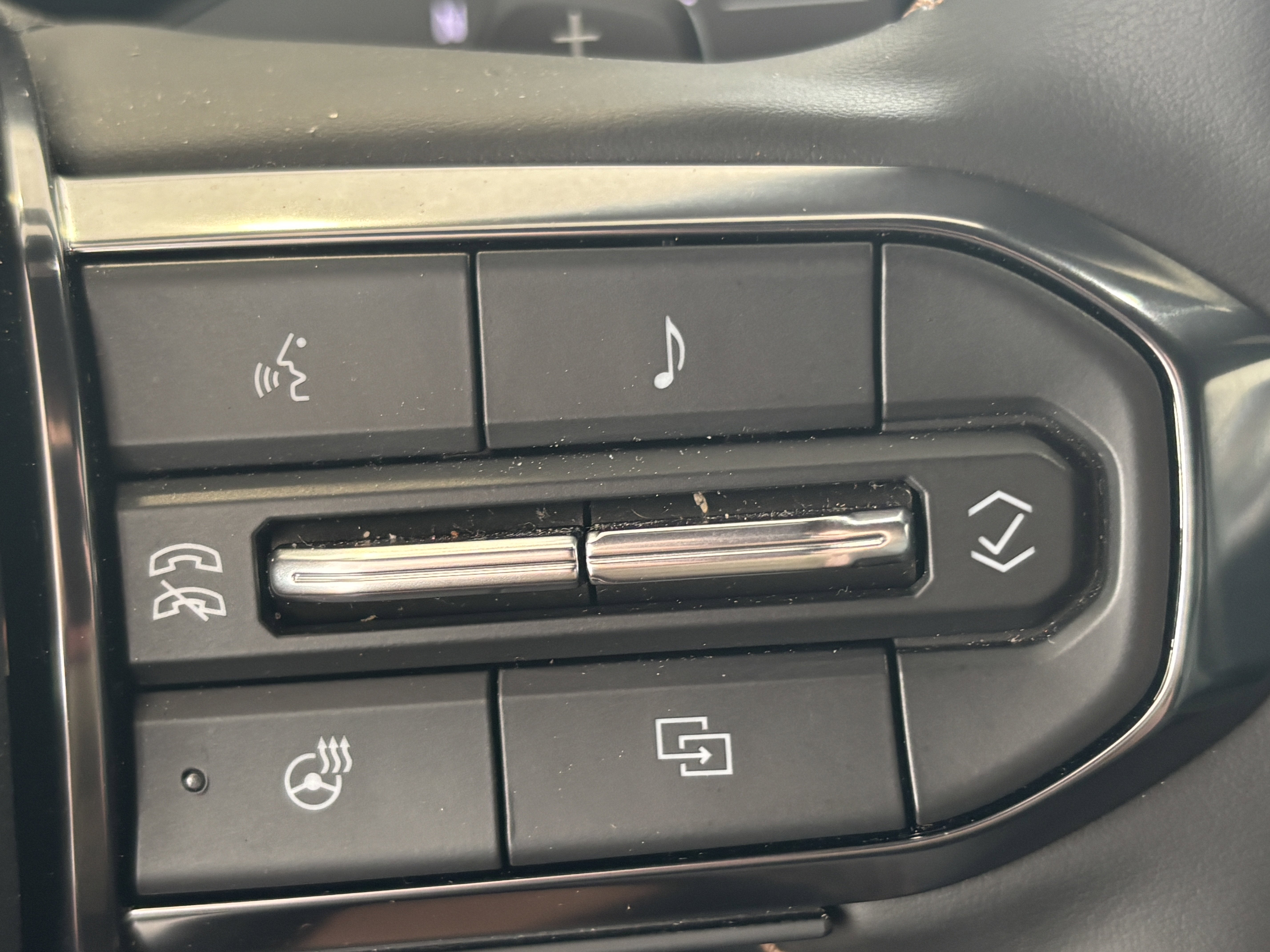 2025 GMC Acadia AT4