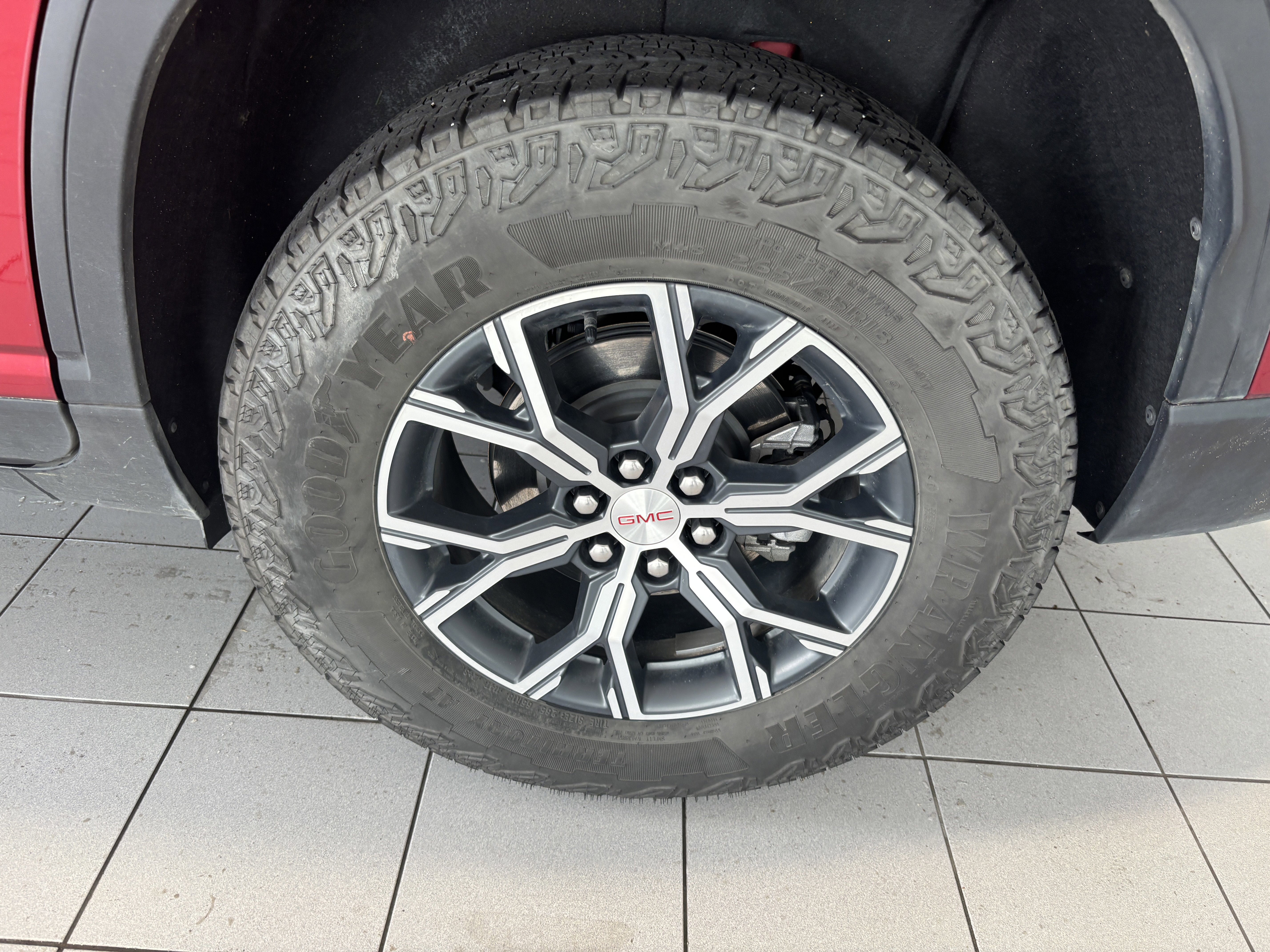 2025 GMC Acadia AT4