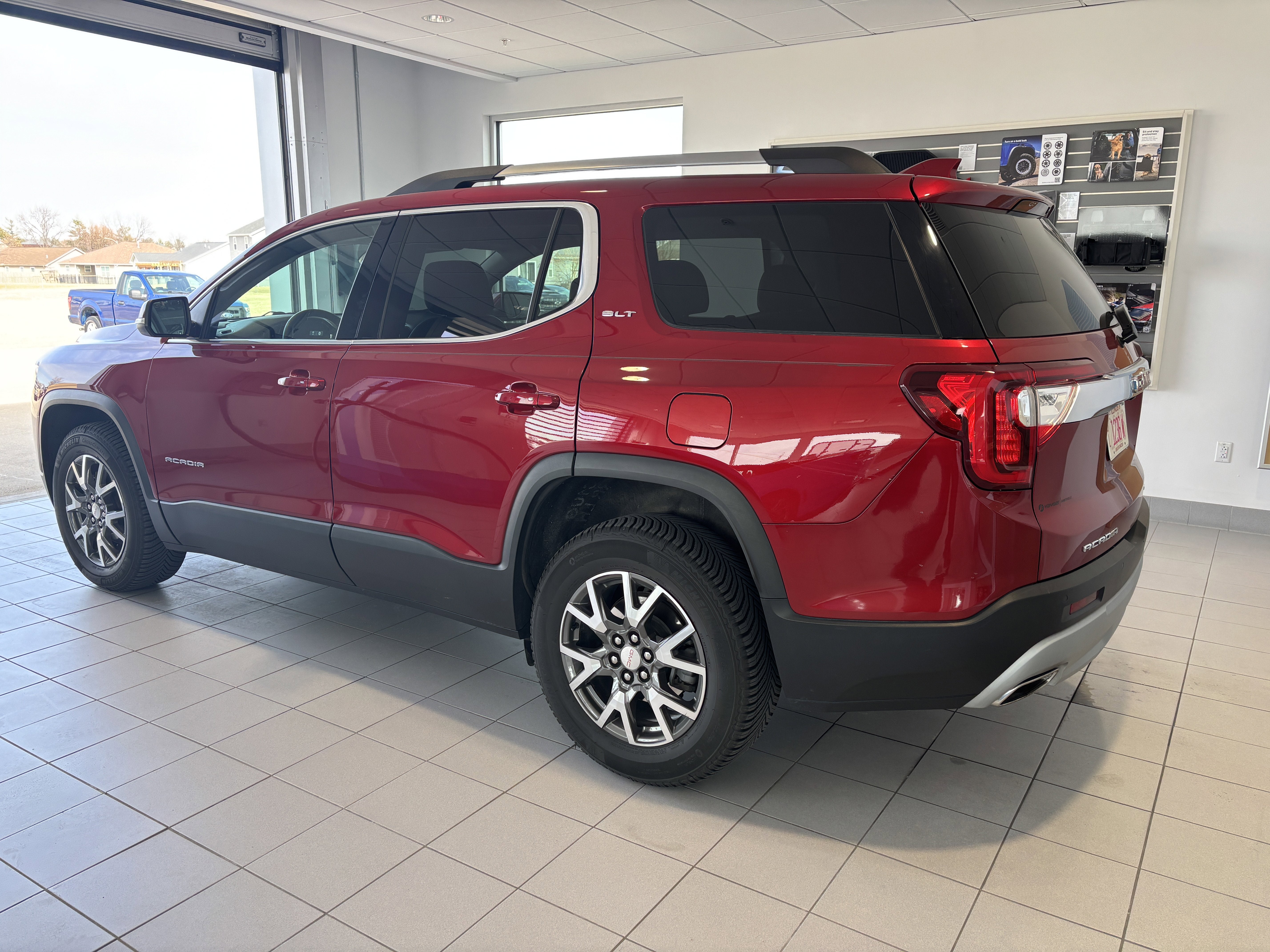 2023 GMC Acadia SLT