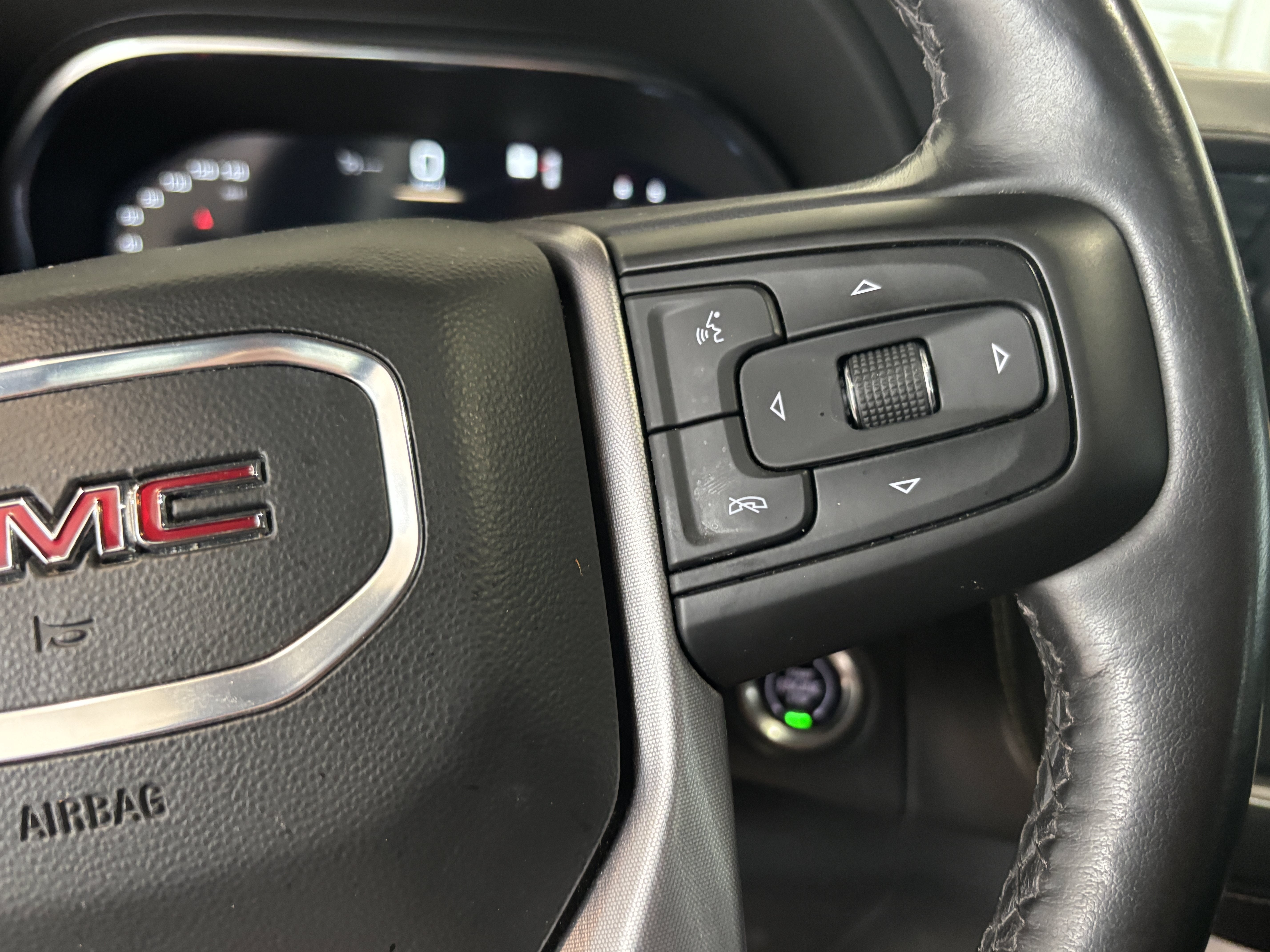 2022 GMC Yukon SLT