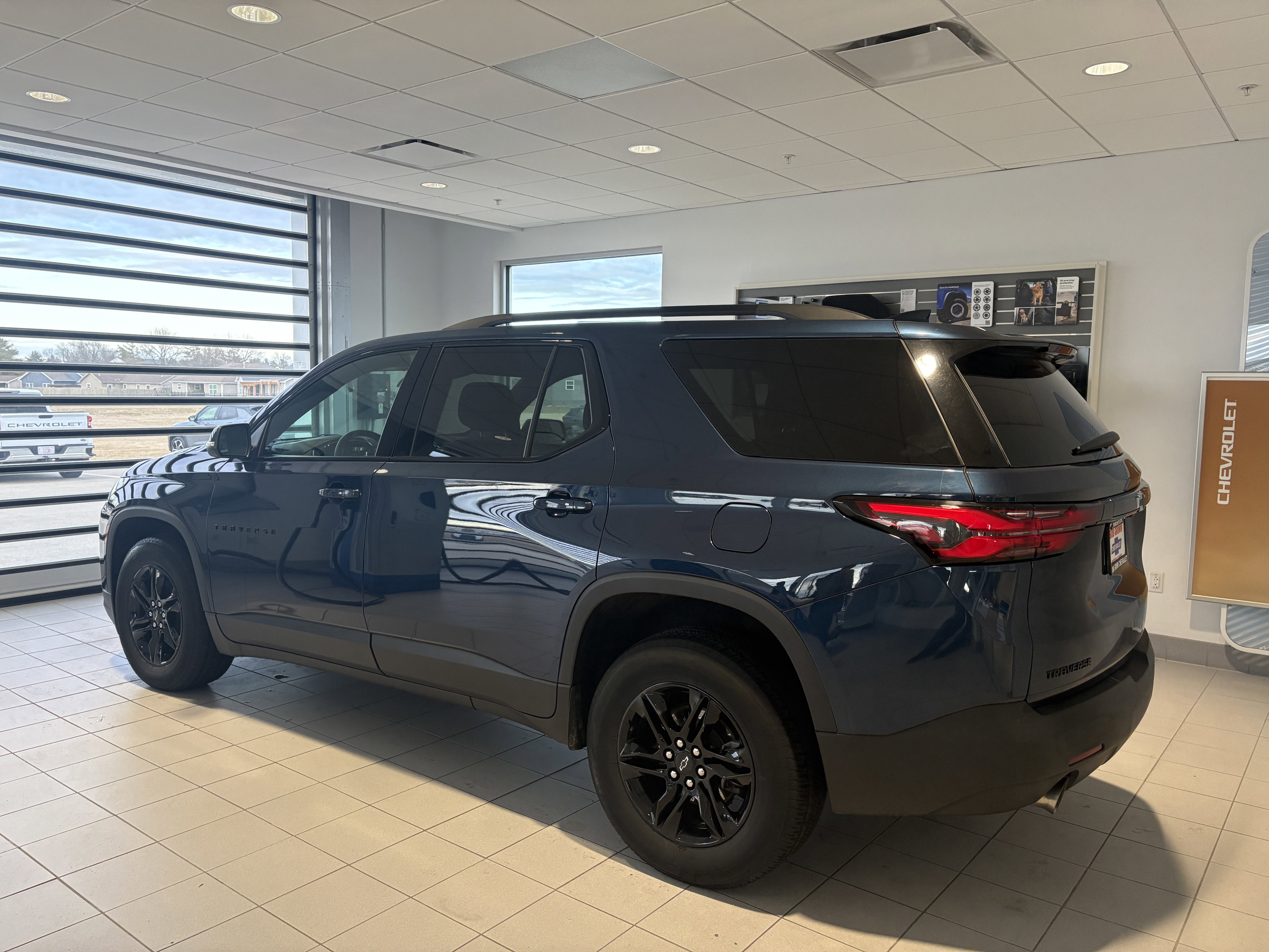 2023 Chevrolet Traverse LT Cloth