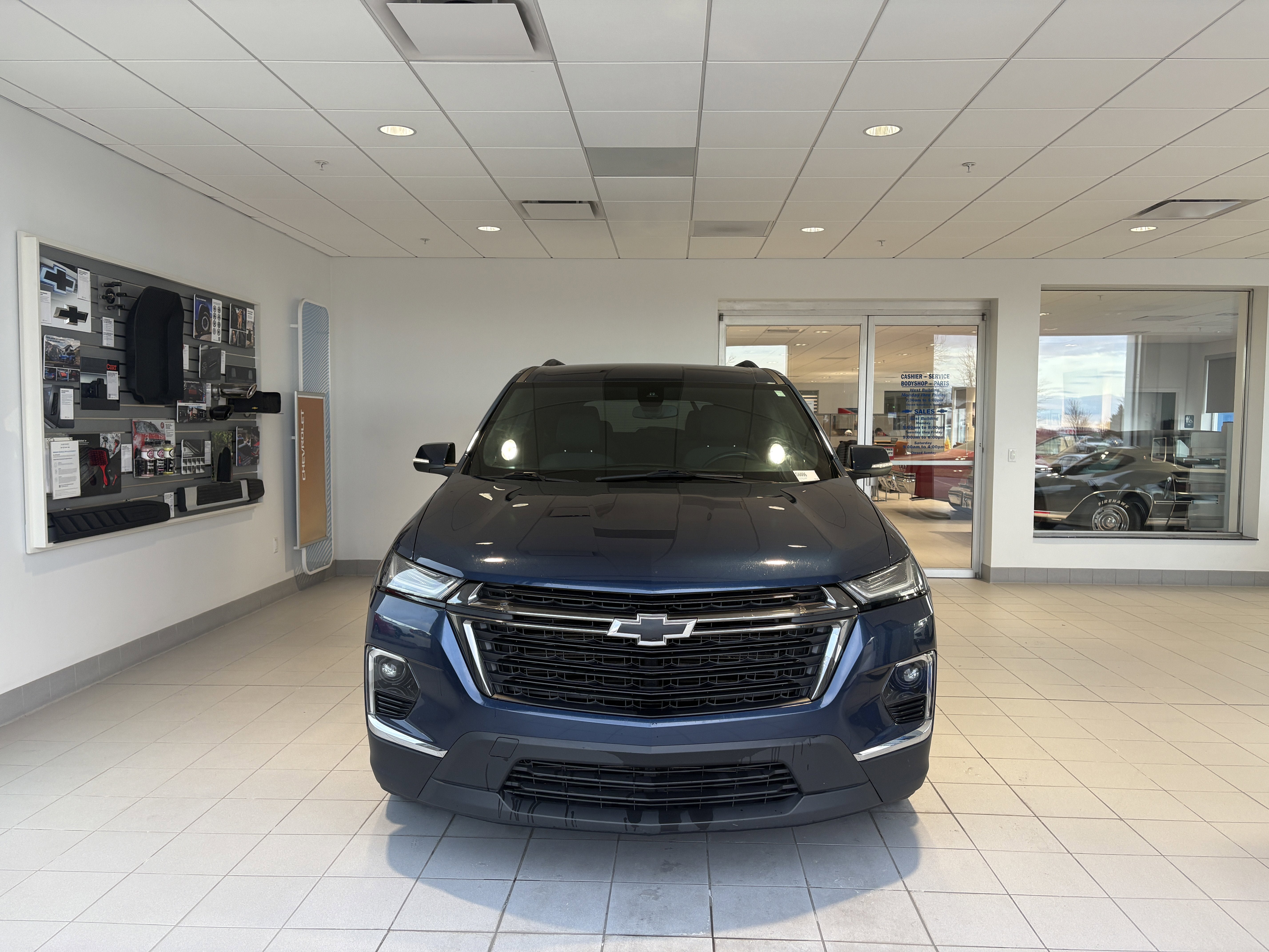 2023 Chevrolet Traverse LT Cloth