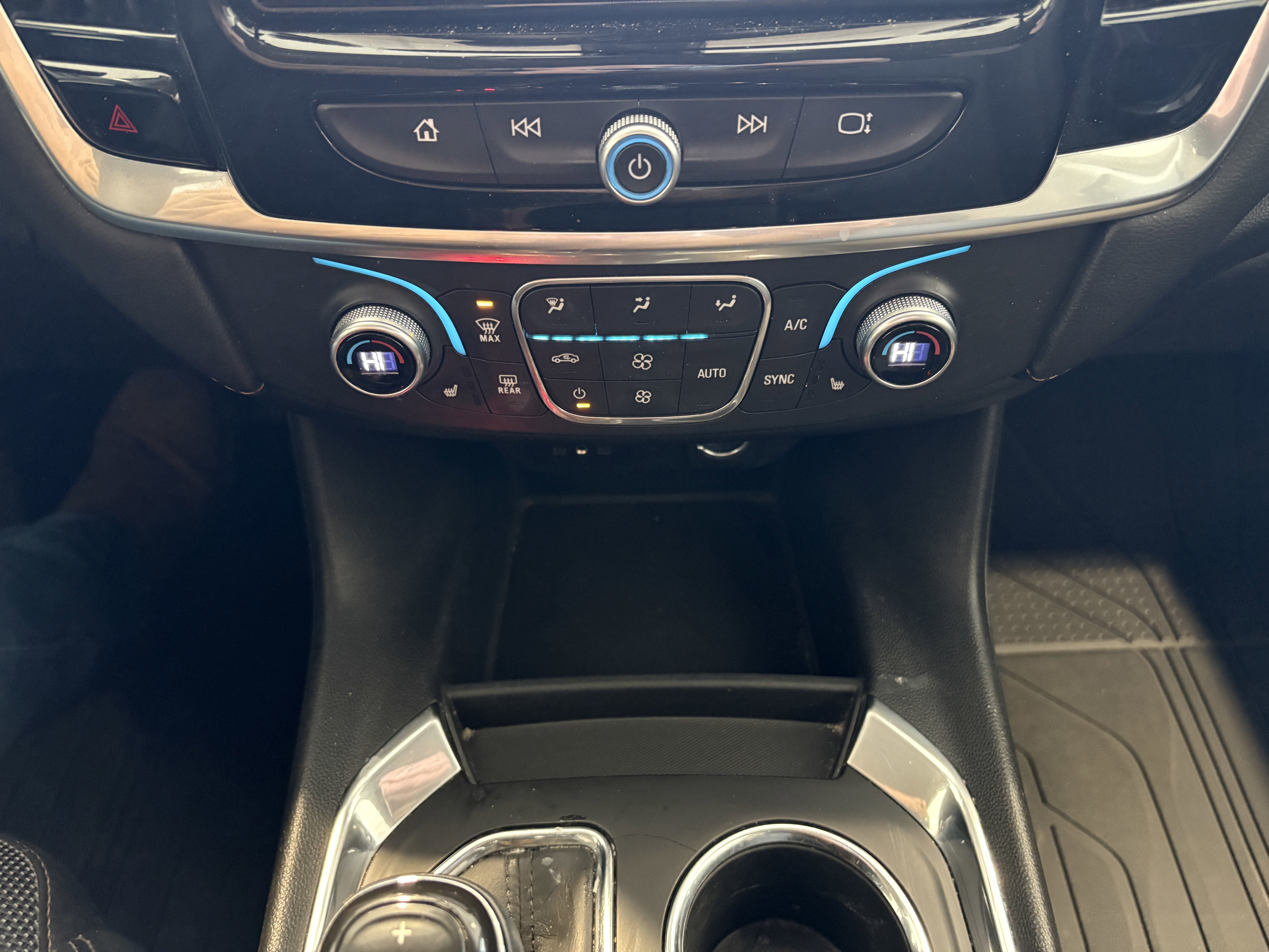 2018 Chevrolet Traverse LT Cloth