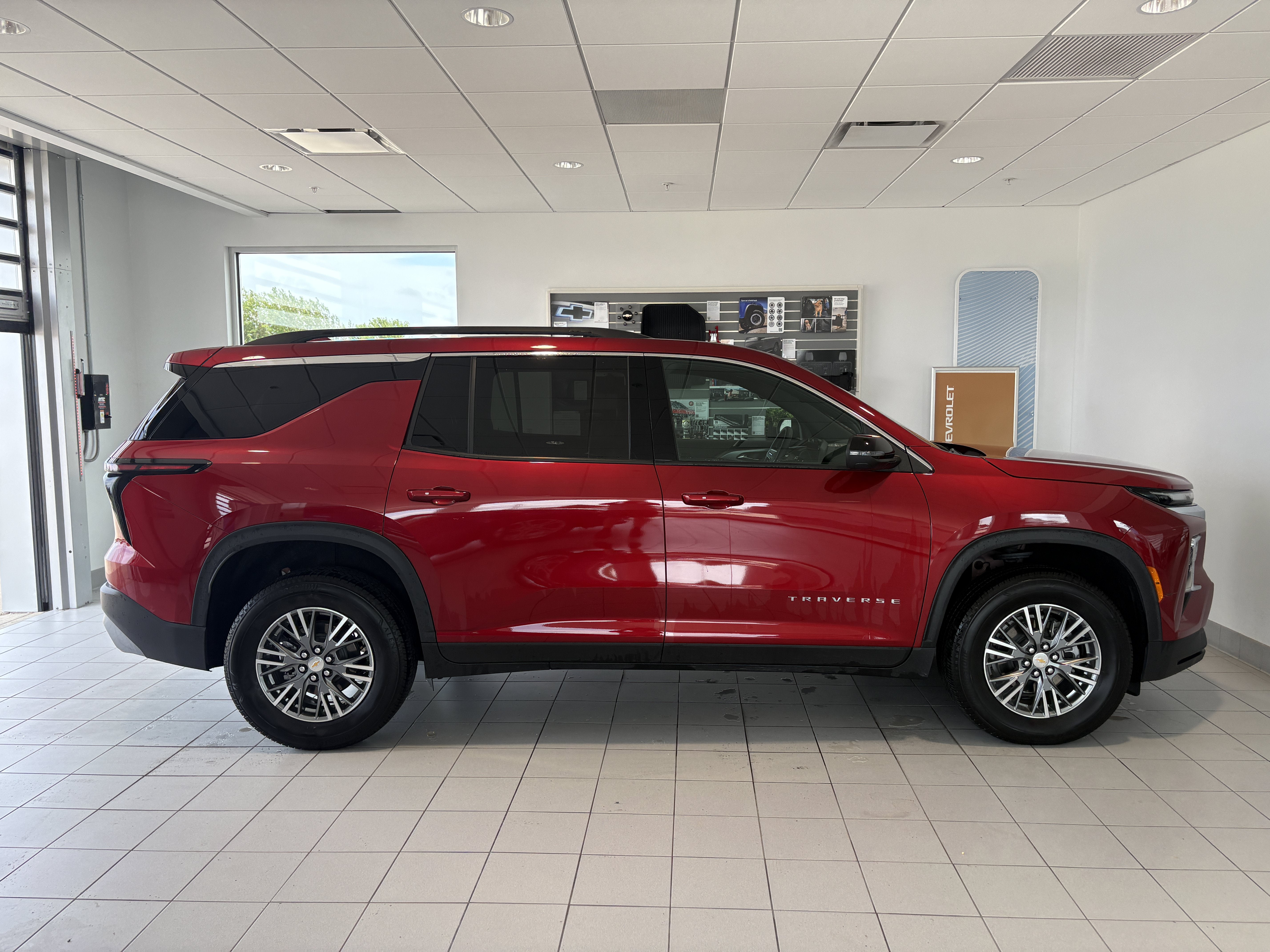 2025 Chevrolet Traverse LT