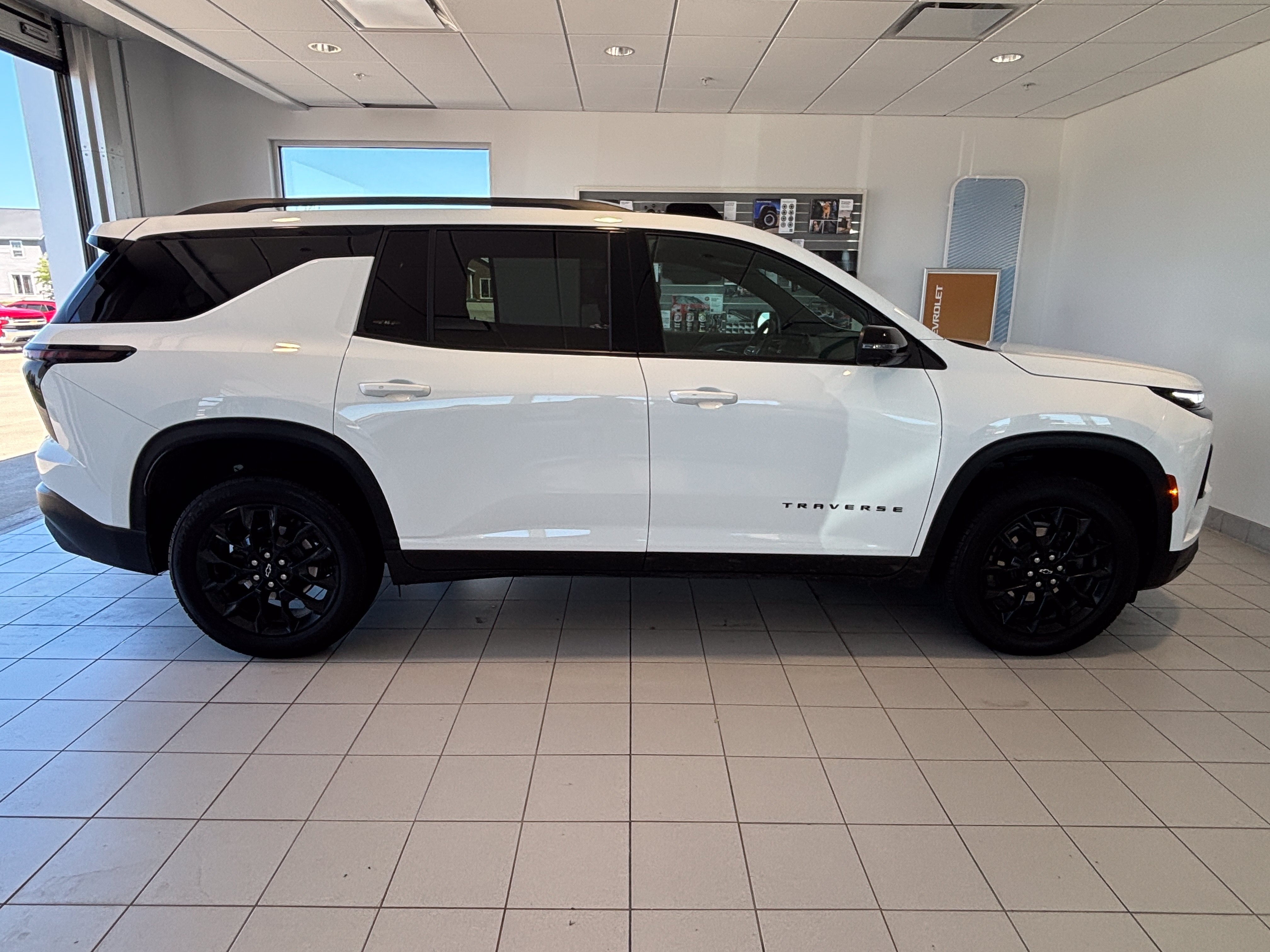 2025 Chevrolet Traverse LT