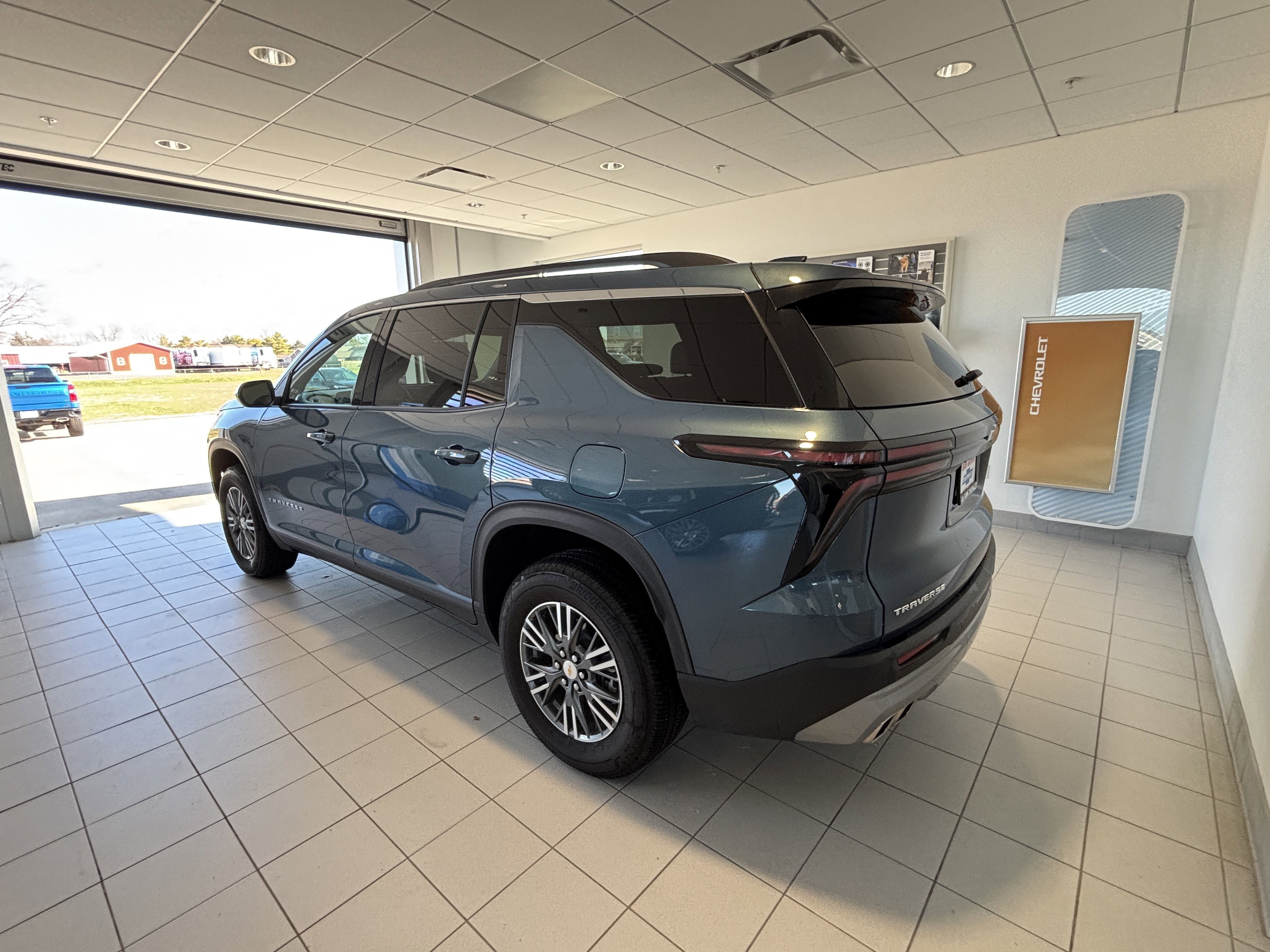 2025 Chevrolet Traverse LT