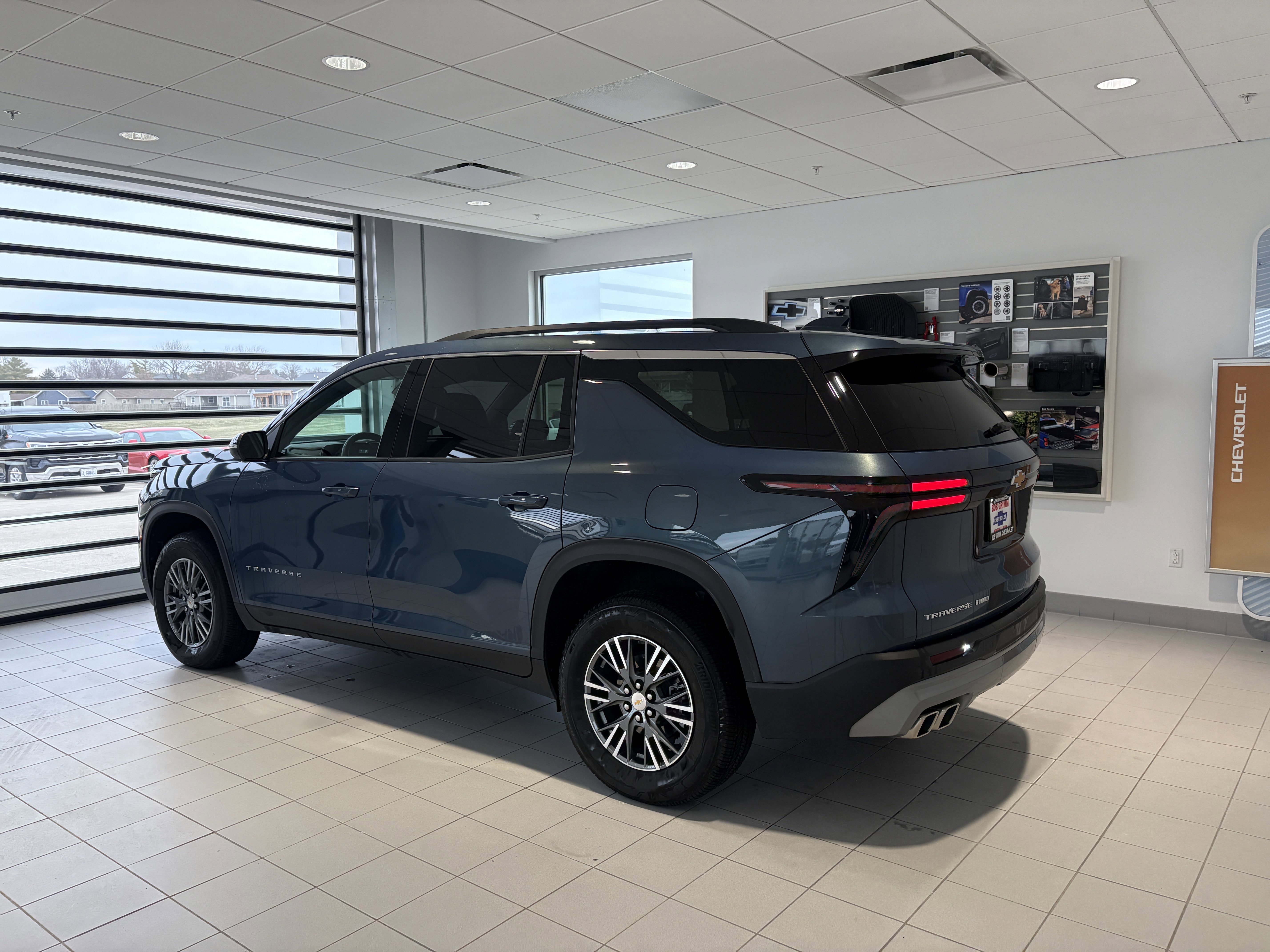 2025 Chevrolet Traverse LT