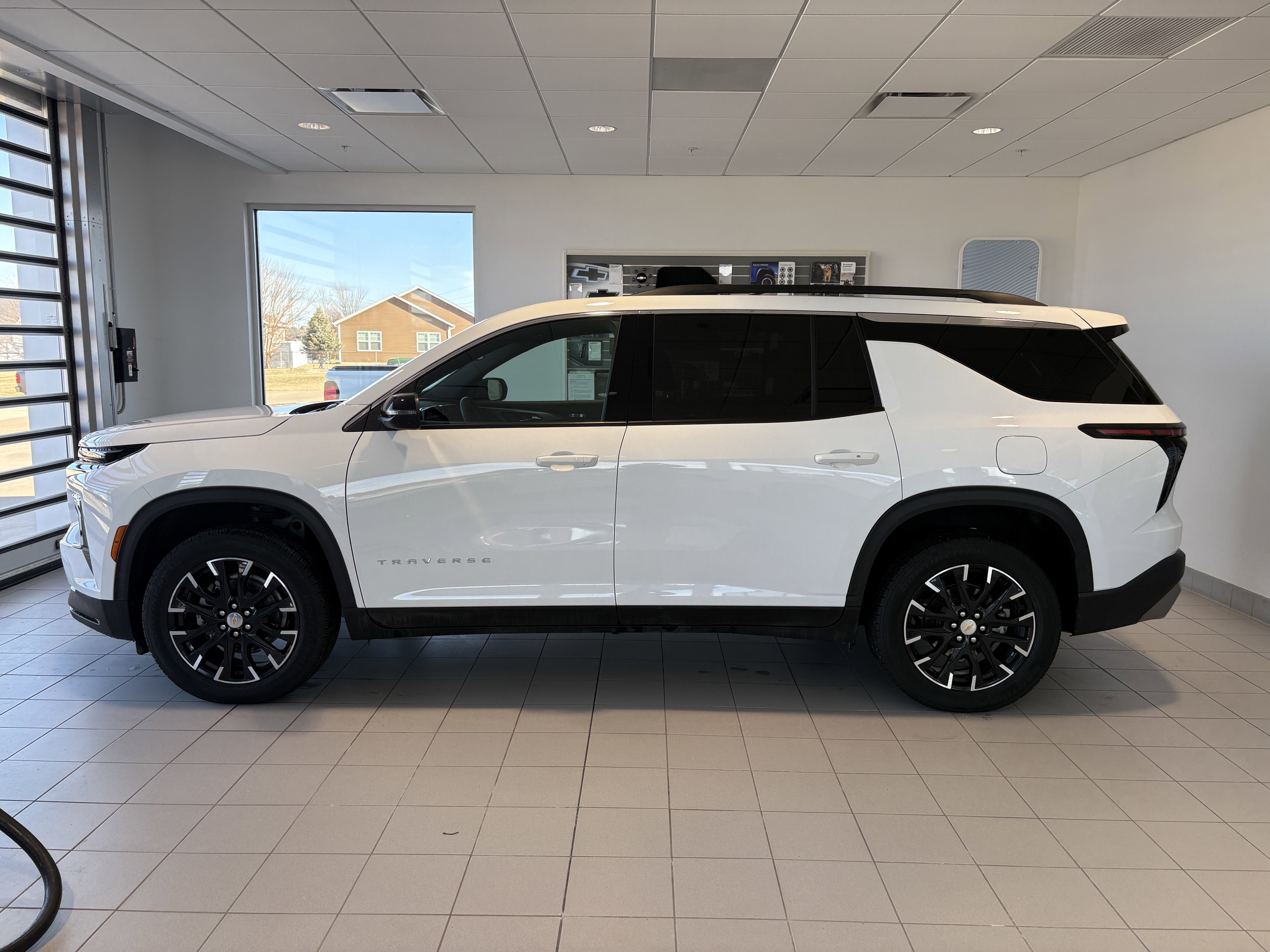 2025 Chevrolet Traverse LT