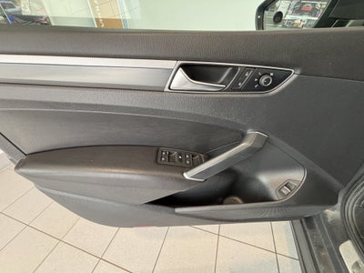 2017 Volkswagen Passat 1.8T R-Line