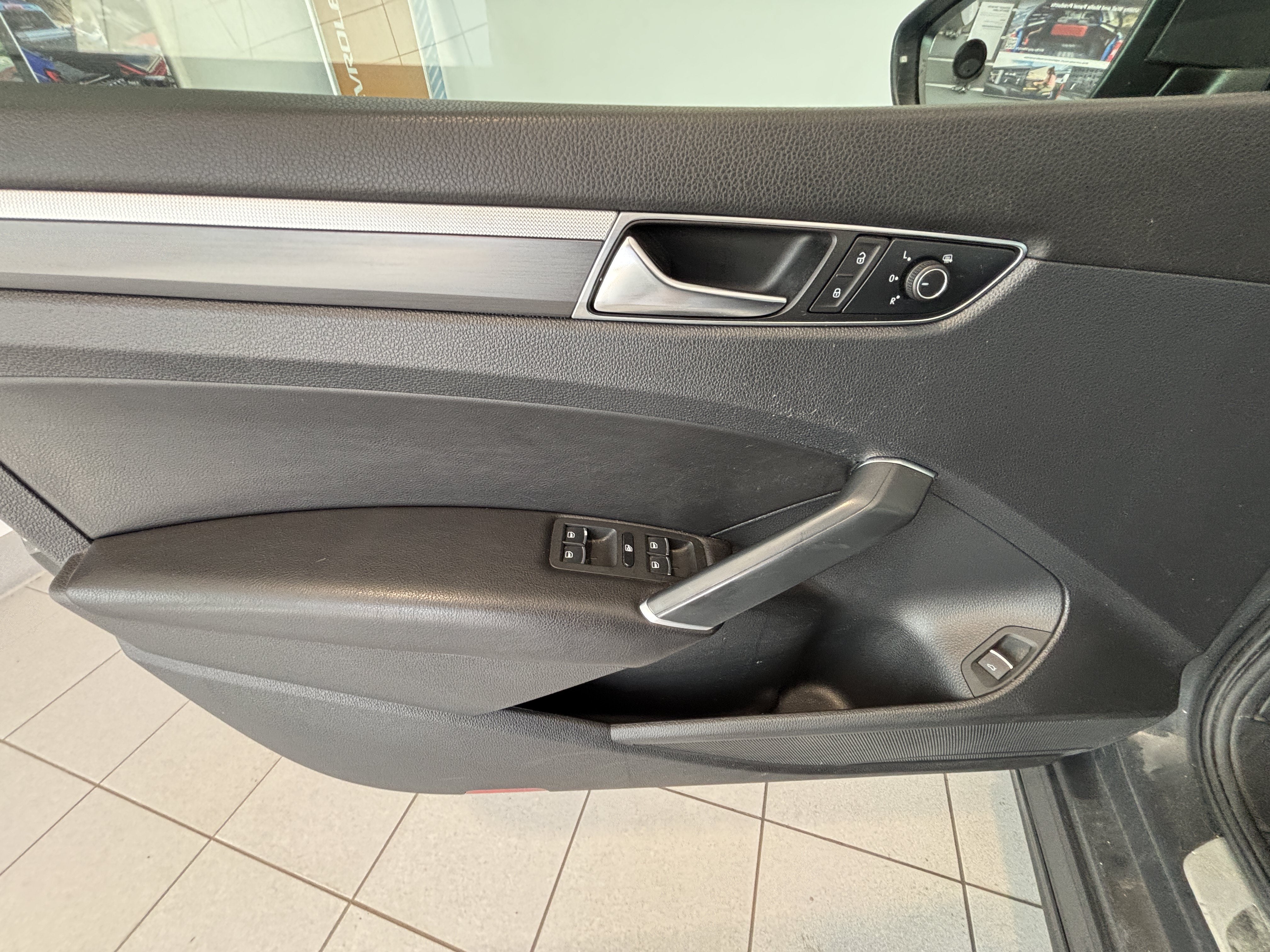 2017 Volkswagen Passat 1.8T R-Line