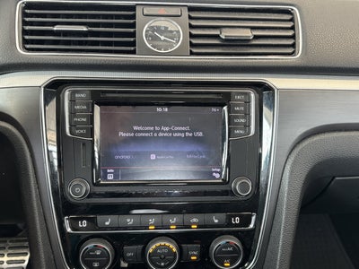 2017 Volkswagen Passat 1.8T R-Line