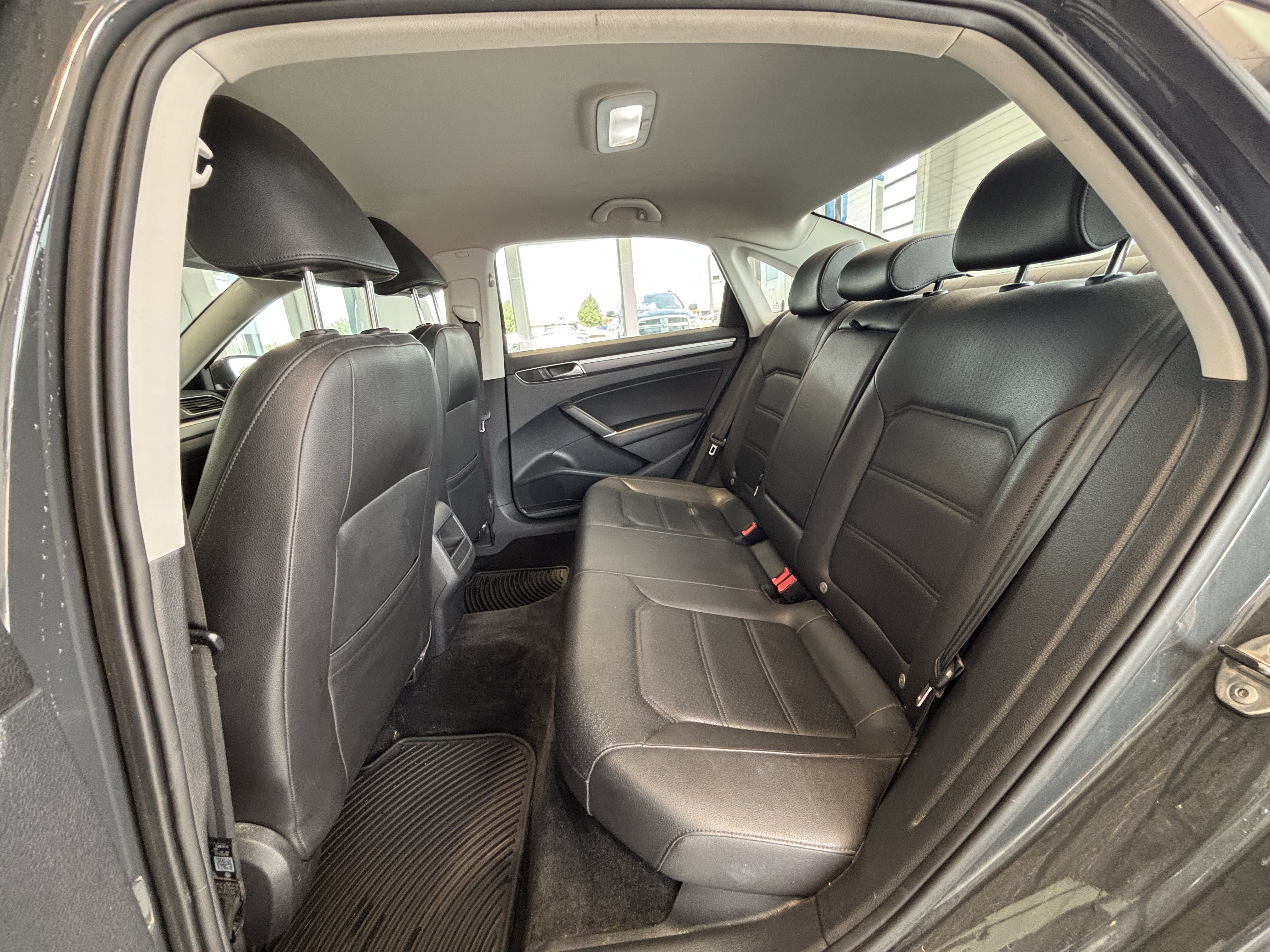 2017 Volkswagen Passat 1.8T R-Line