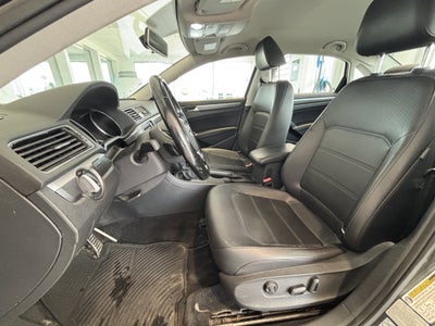 2017 Volkswagen Passat 1.8T R-Line