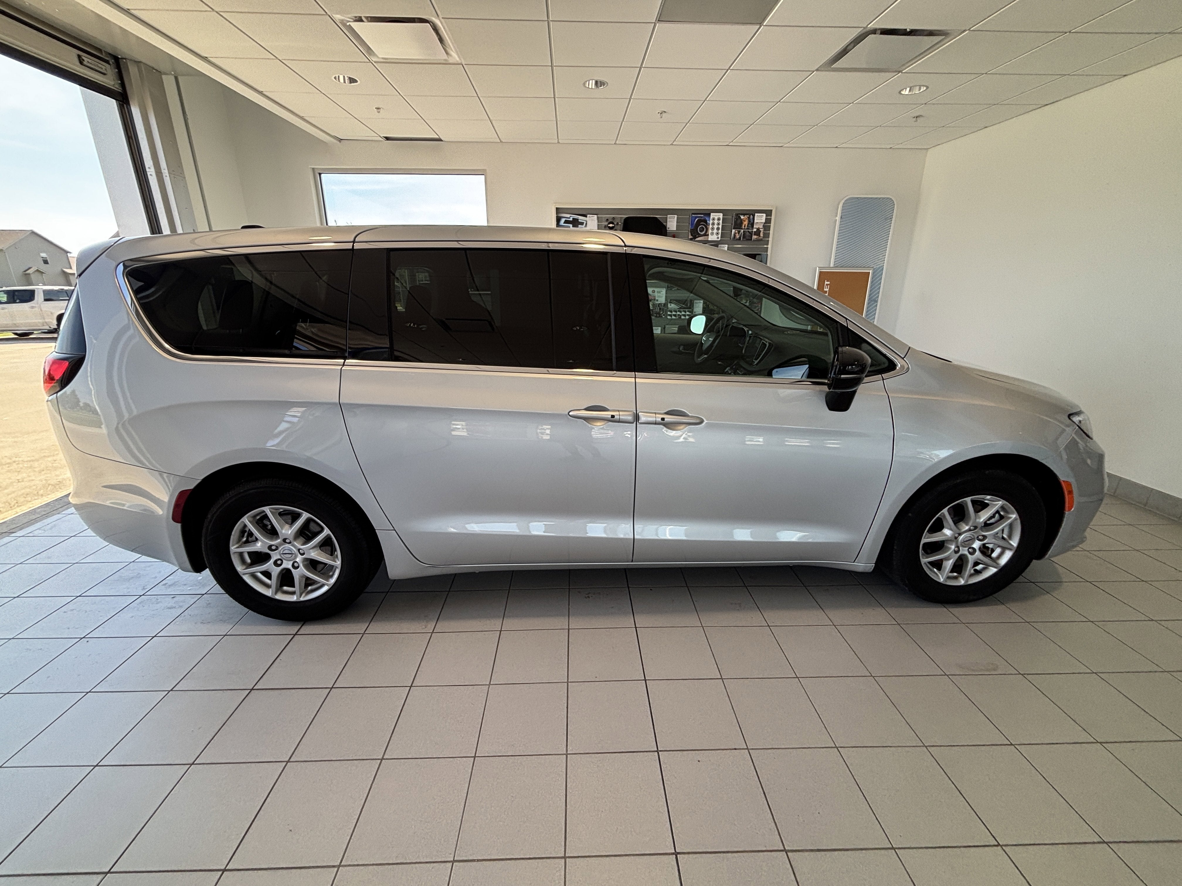 2024 Chrysler Pacifica Touring L