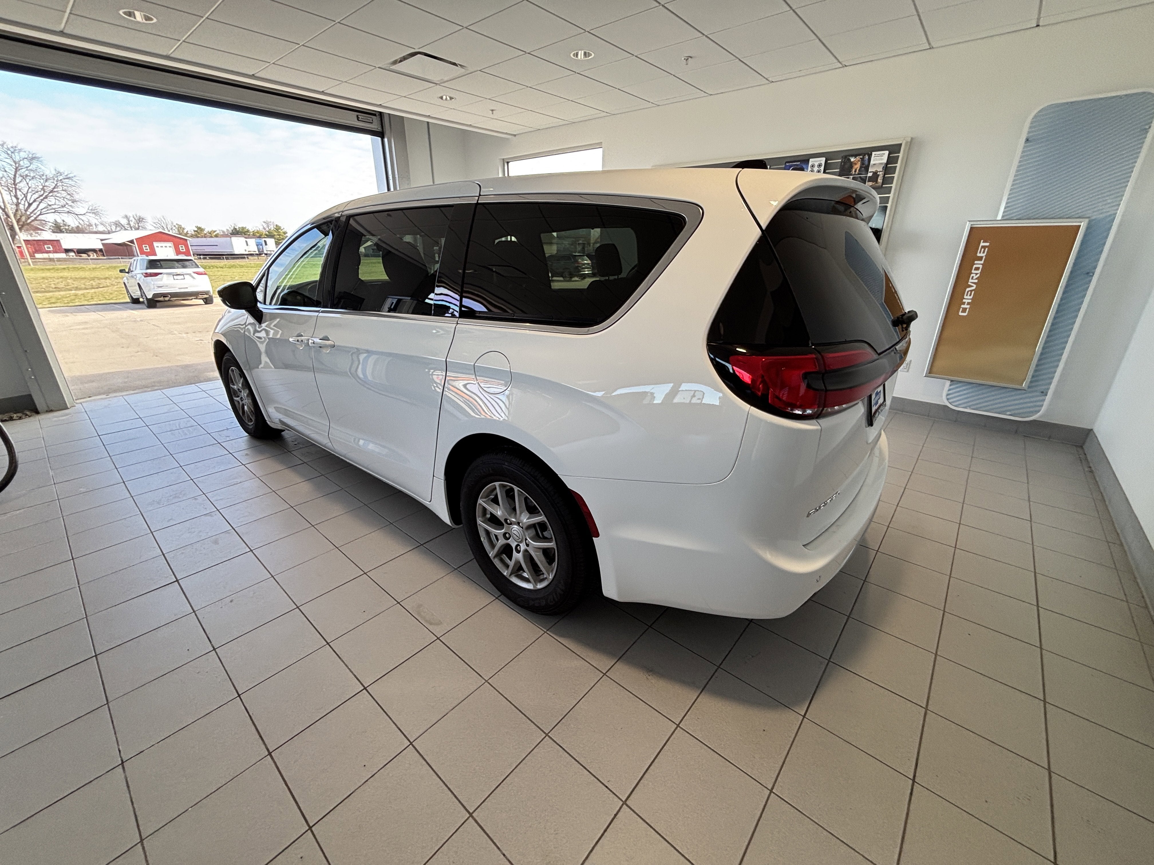 2026 Chrysler Pacifica Select