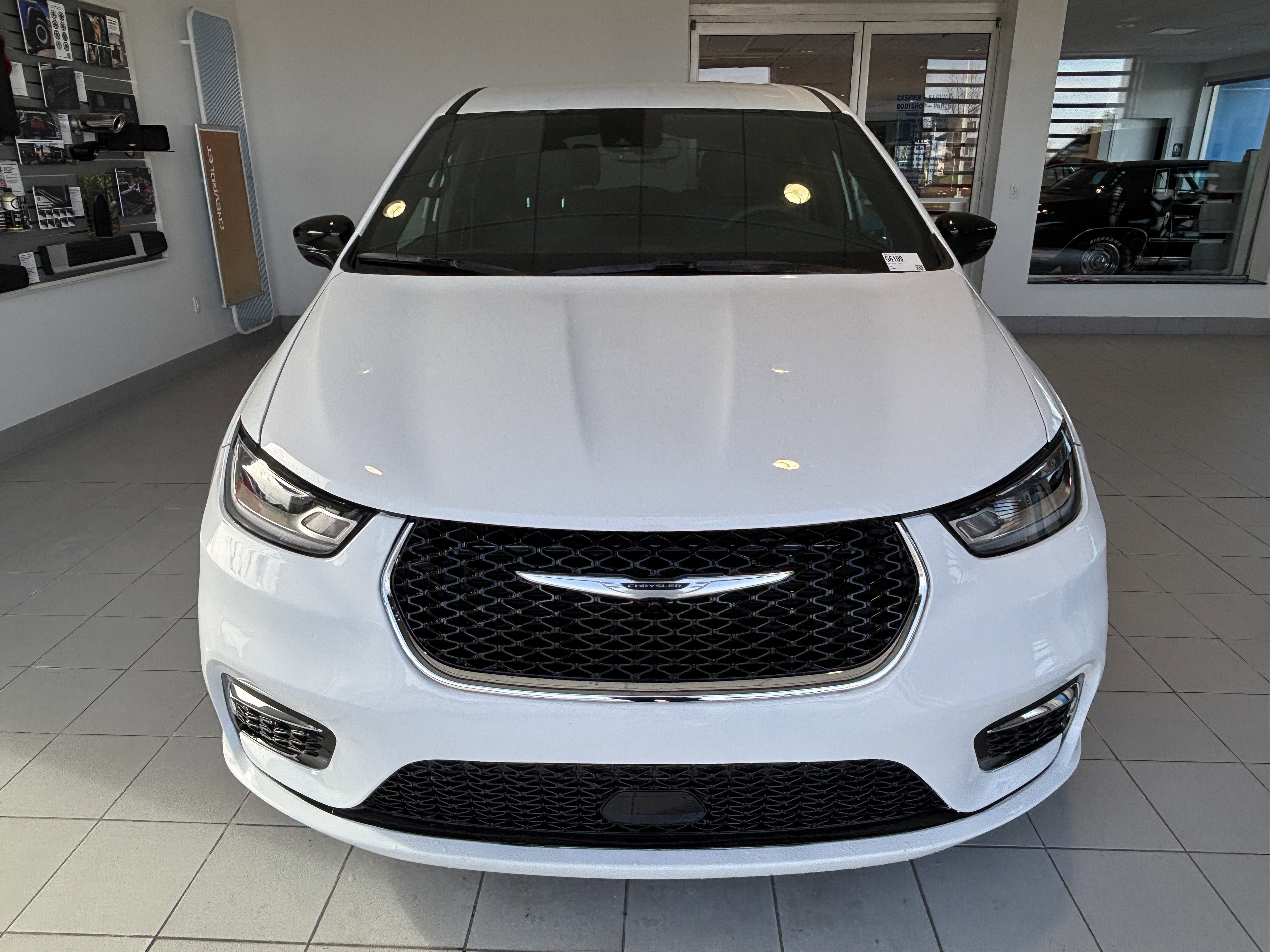 2026 Chrysler Pacifica Select