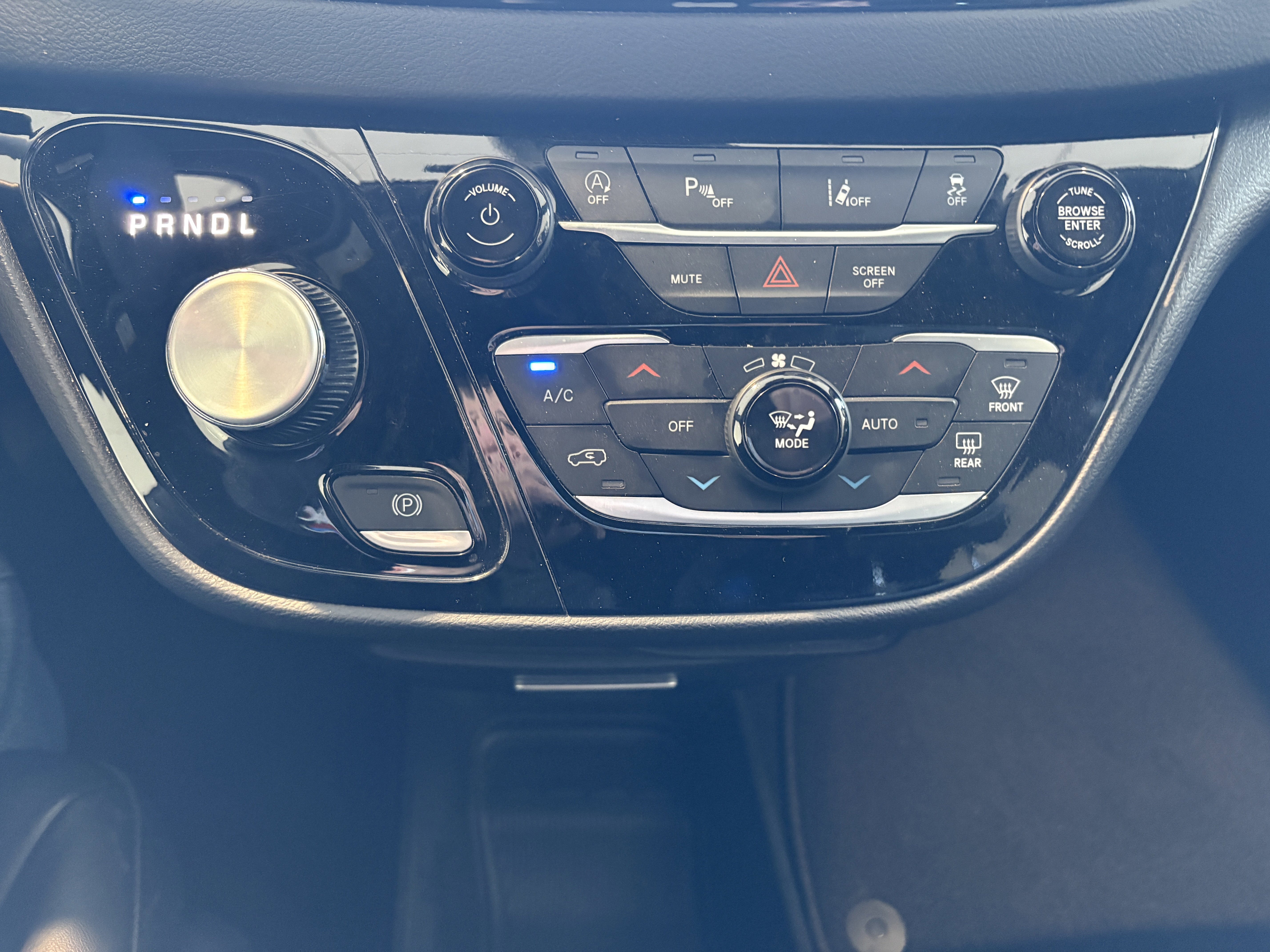 2025 Chrysler Pacifica Select