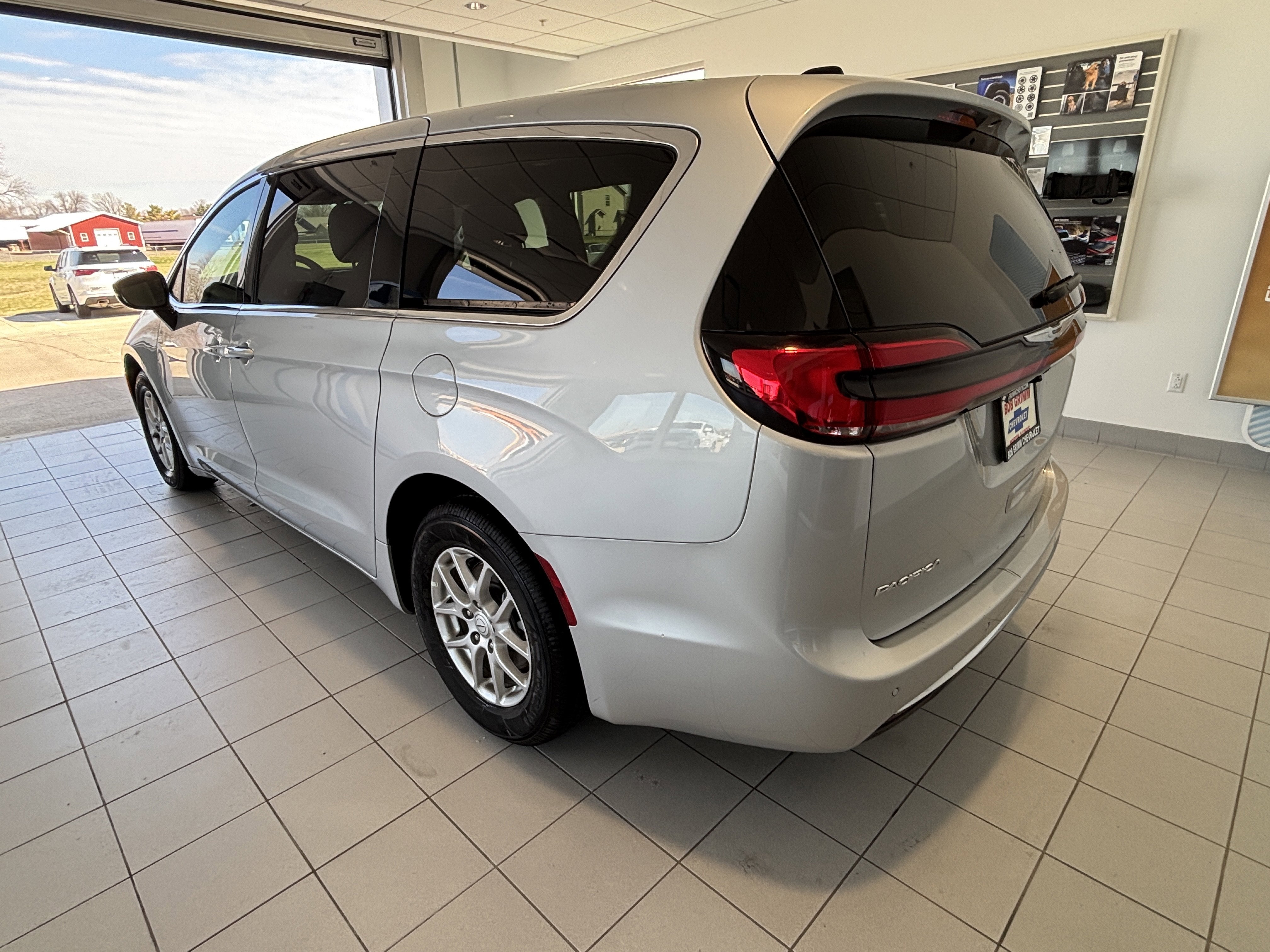 2026 Chrysler Pacifica Select