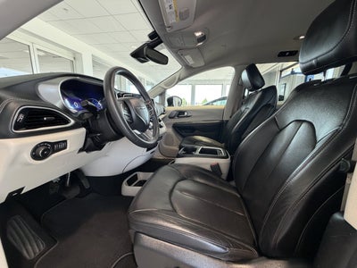 2022 Chrysler Pacifica Hybrid Touring L