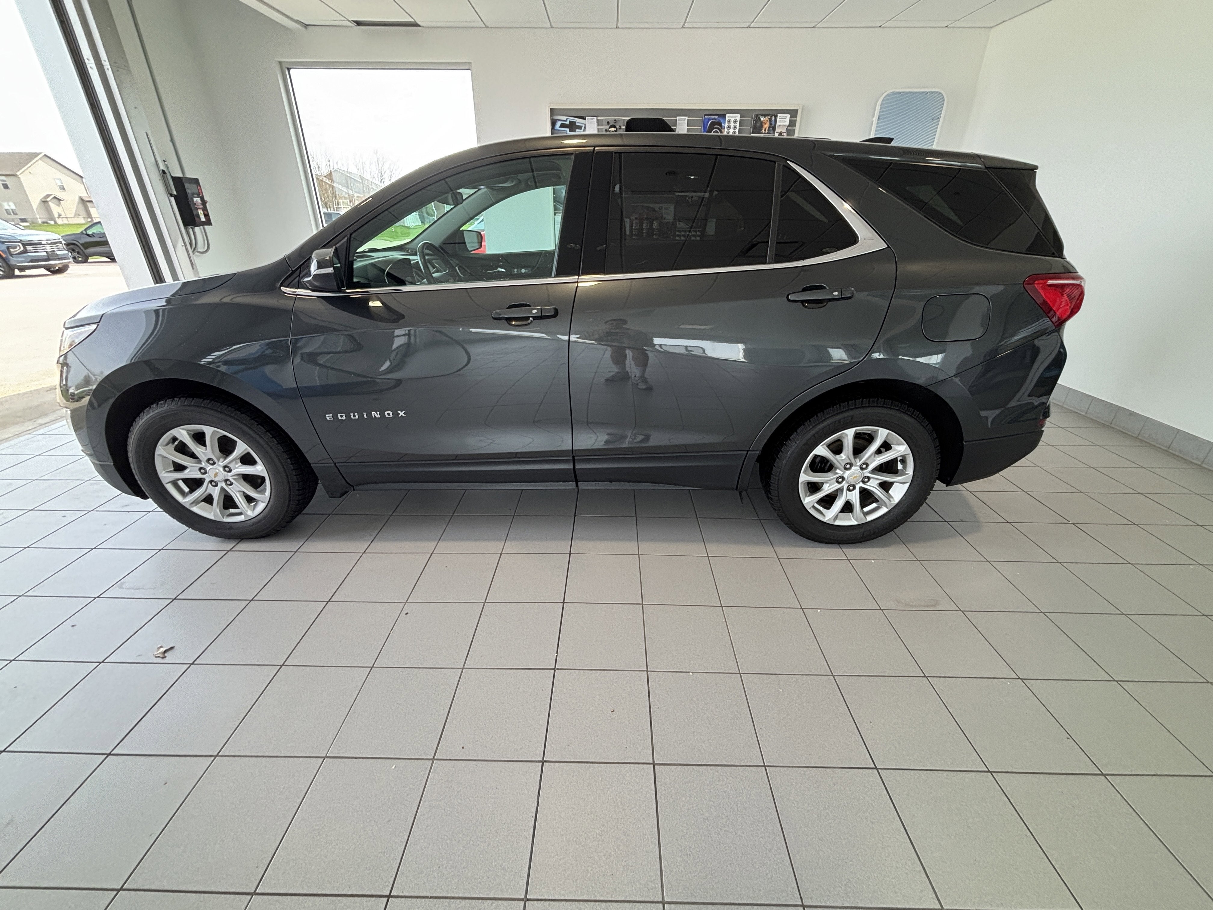 Used 2018 Chevrolet Equinox LT with VIN 2GNAXJEV0J6275765 for sale in Morton, IL