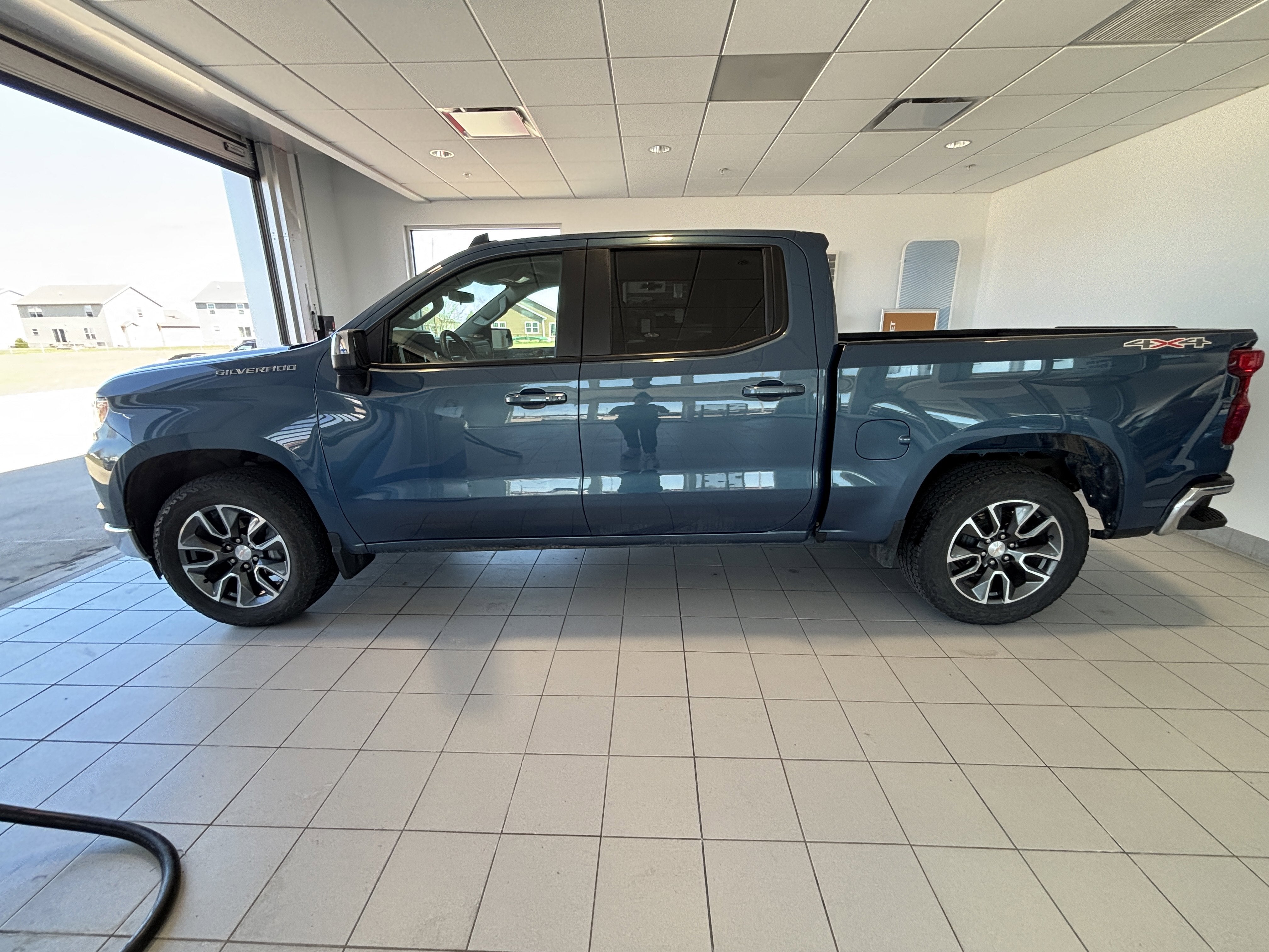 2024 Chevrolet Silverado 1500 LT (2FL)