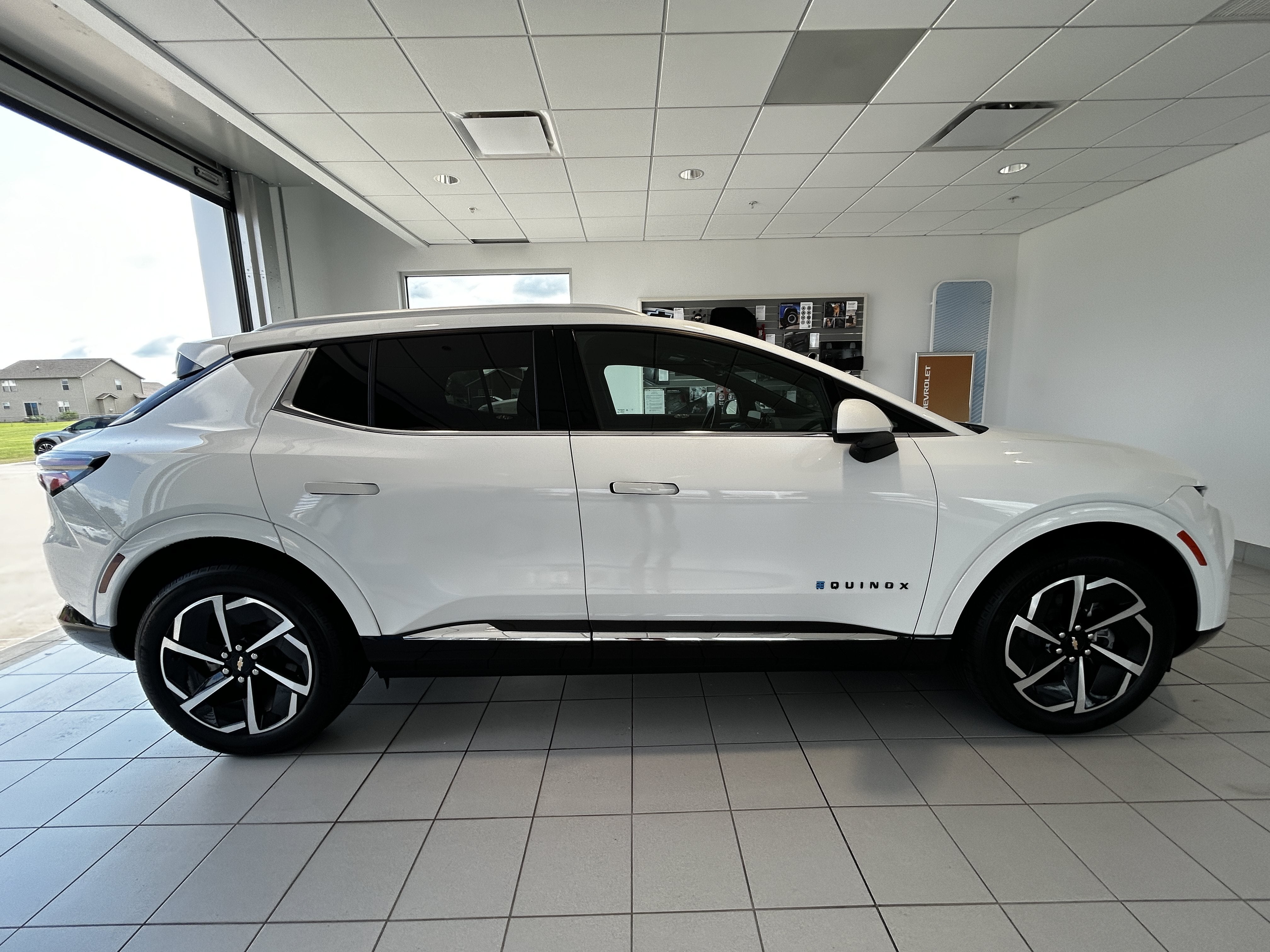 2025 Chevrolet Equinox EV LT