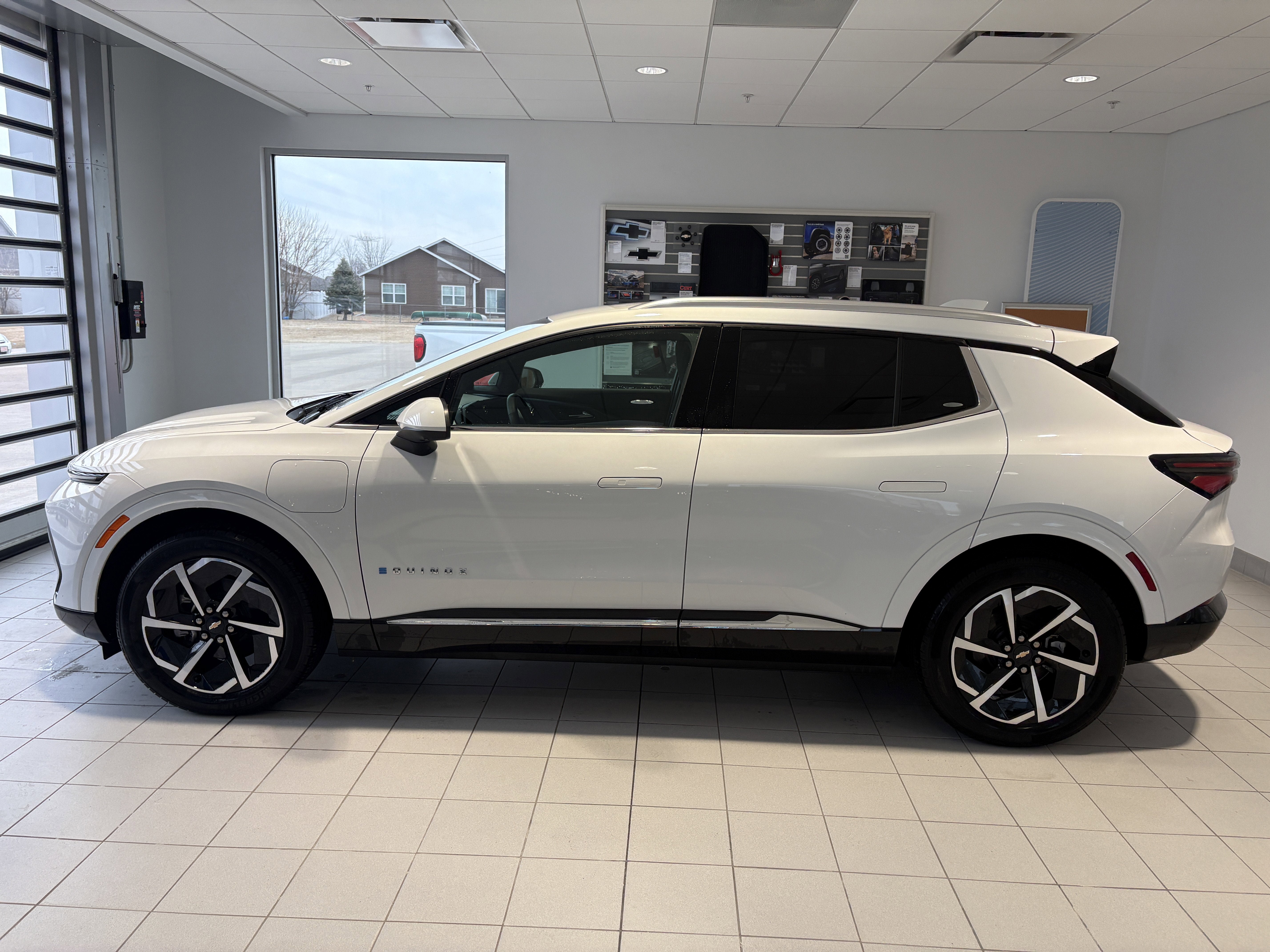 2025 Chevrolet Equinox EV LT