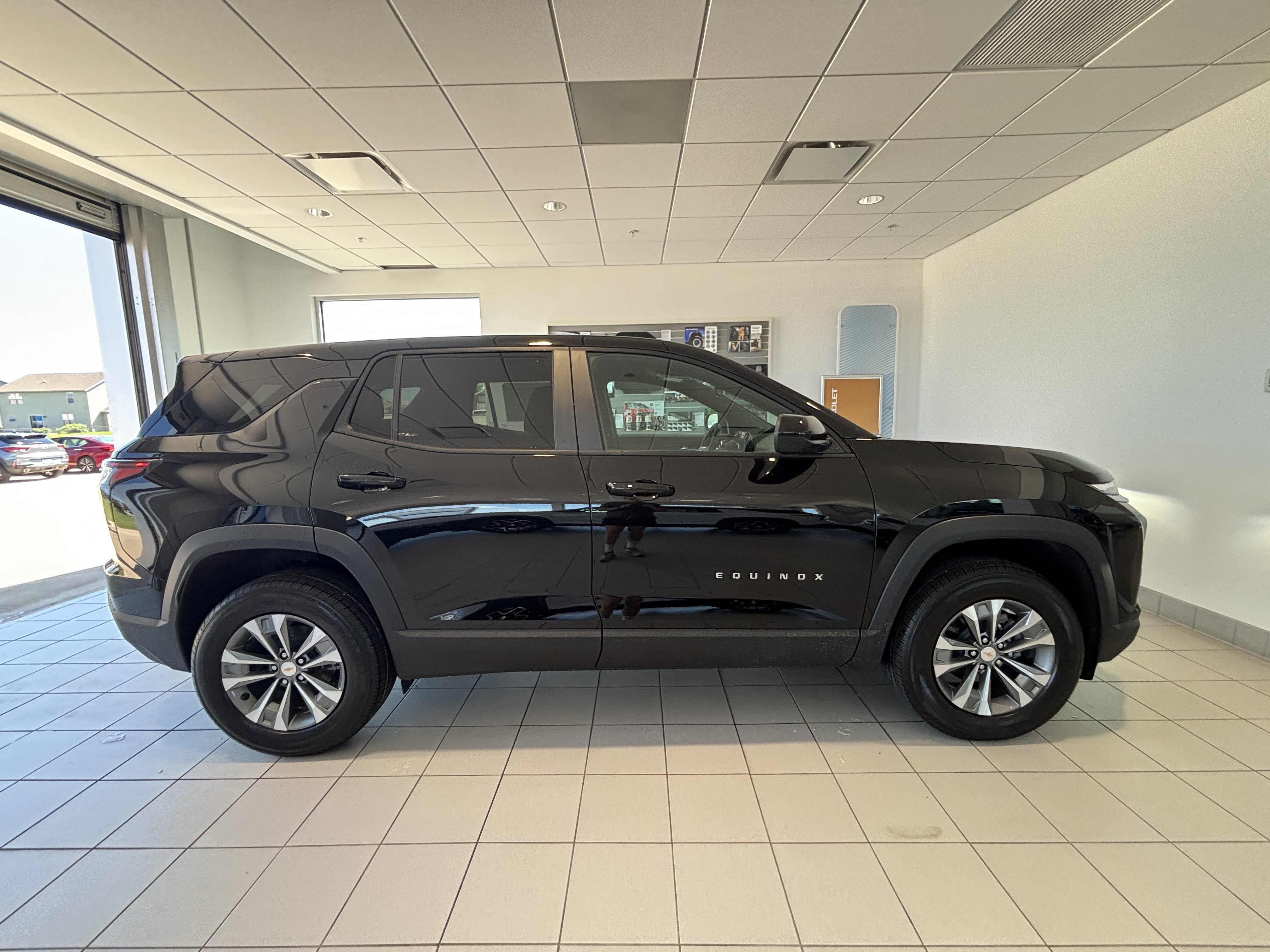 2027 Chevrolet Equinox LT - Photo 6