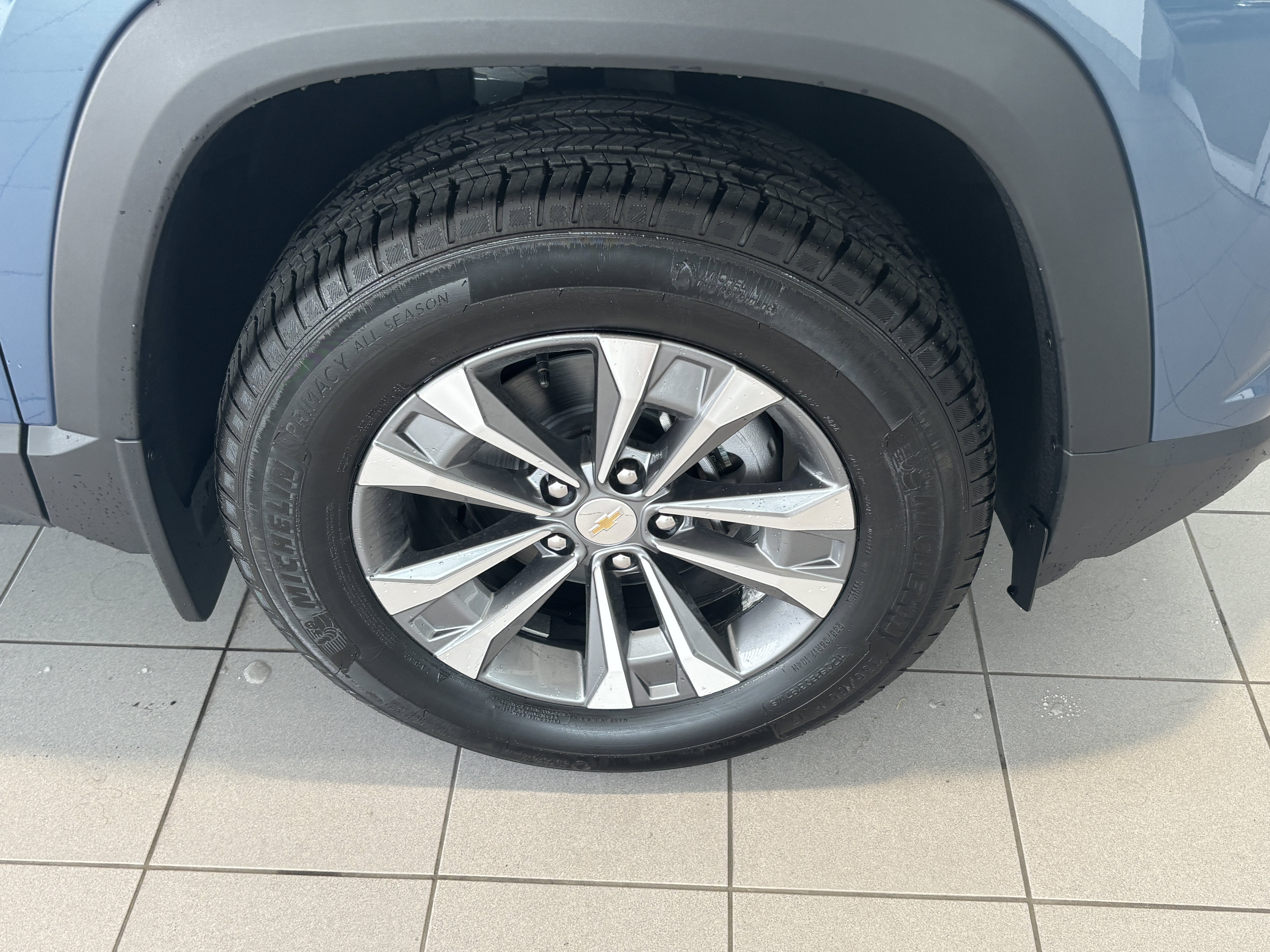 2027 Chevrolet Equinox LT - Photo 10