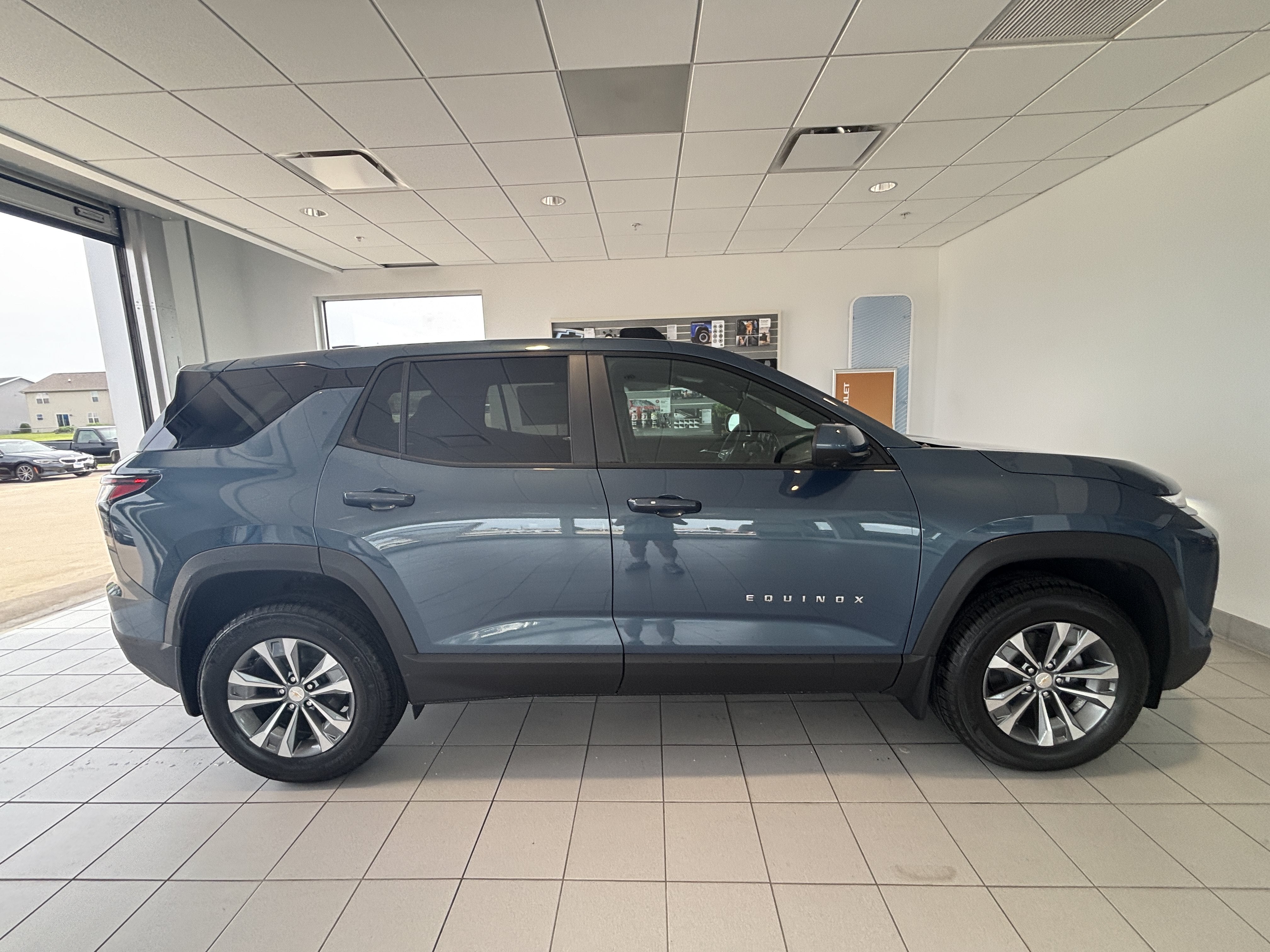 2027 Chevrolet Equinox LT - Photo 7