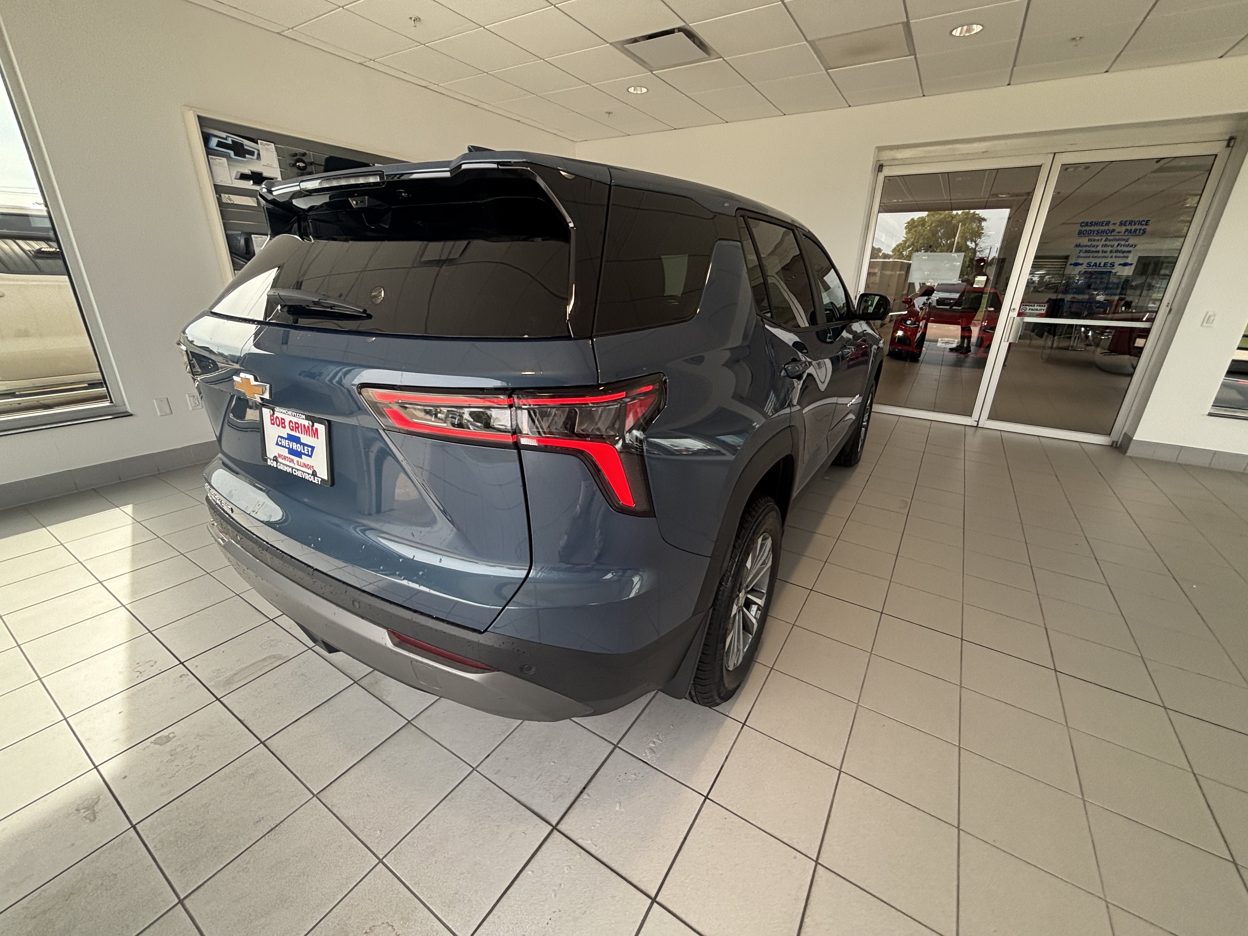 2027 Chevrolet Equinox LT - Photo 8