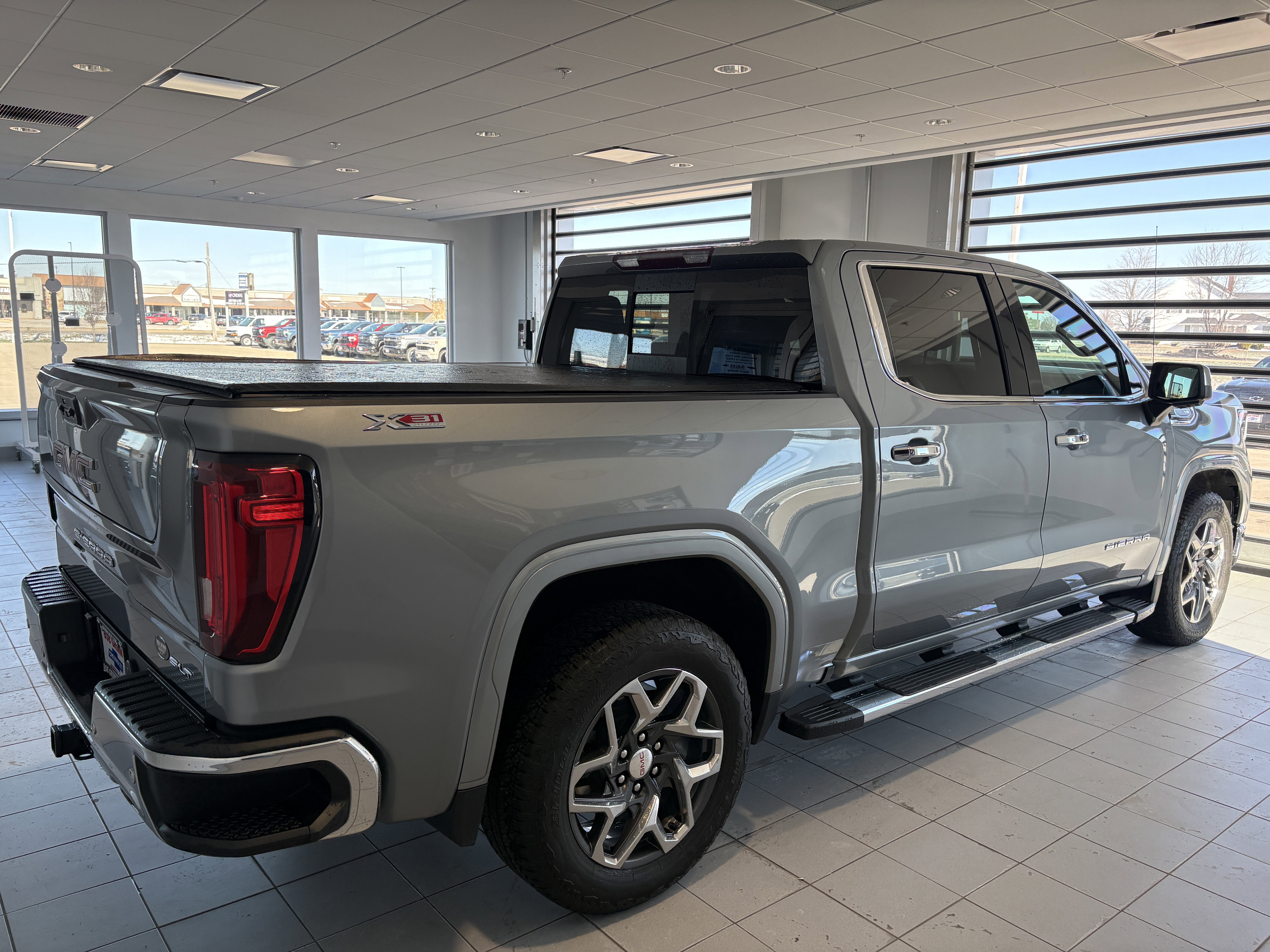2024 GMC Sierra 1500 SLT