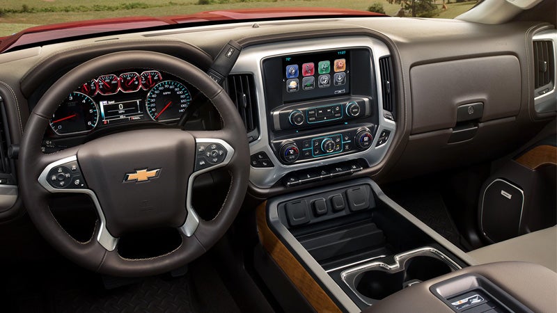 Chevrolet Silverado 2500 interior – steering wheel & feature details