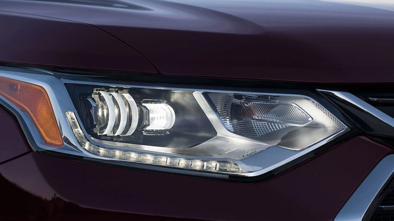 Chevrolet Traverse – sleek headlight design in focus